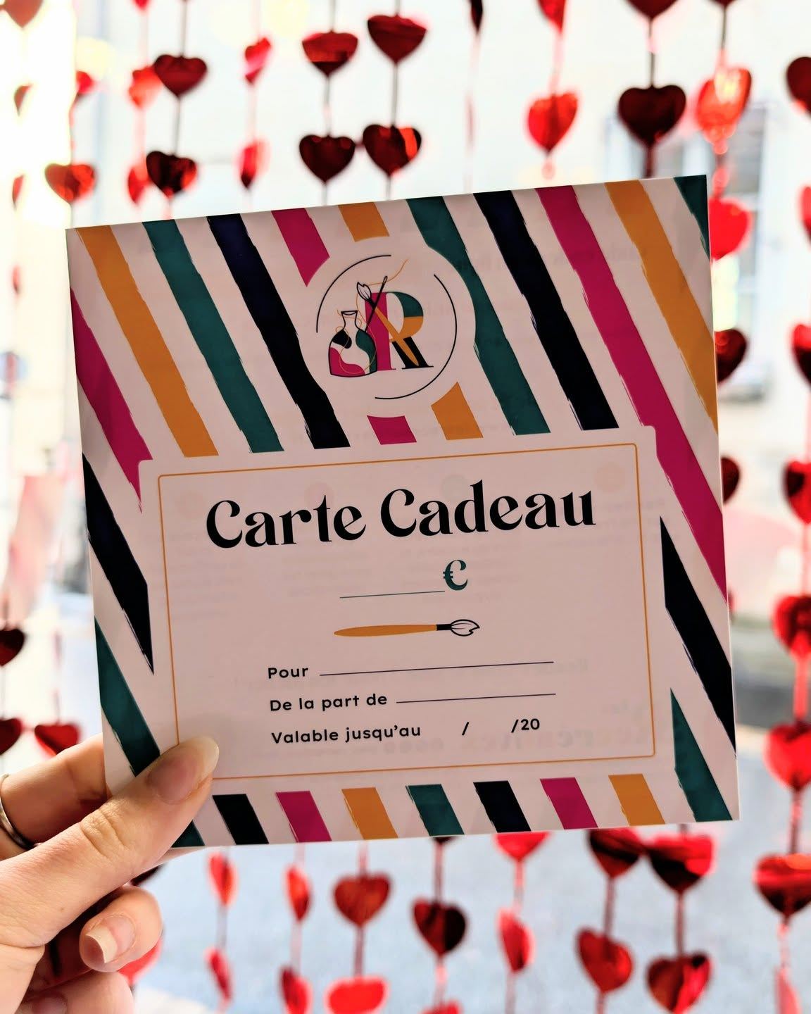 💝 Envie de surprendre ton/ta Valentin(e) ?
Offre-lui une carte cadeau pour un moment créatif aux Récréatives 💛
Un cadeau original, personnalisé et rempli de souvenirs à créer ✨
Carte cadeau à montant libre, valable 1 an sur les ateliers et la boutique.
Une attention qui change des fleurs… et qui dure plus longtemps 🌸😉
#LesRecreativesTours #SaintValentin #CarteCadeau #IdeeCadeau #AtelierCreatif