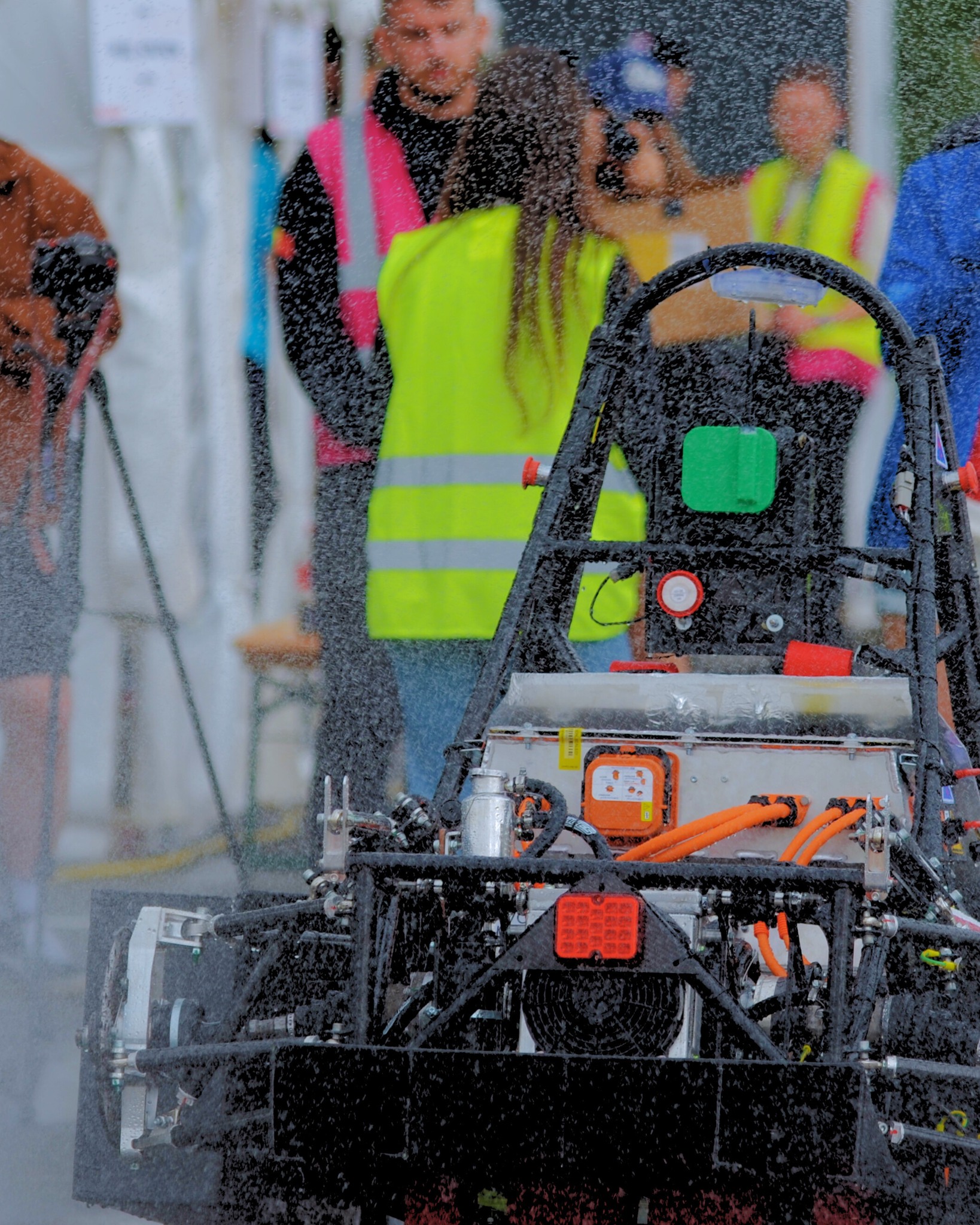 hey Siri, play "It's Raining Men" ☔
.
.
.
#fsbalkans #formulastudent