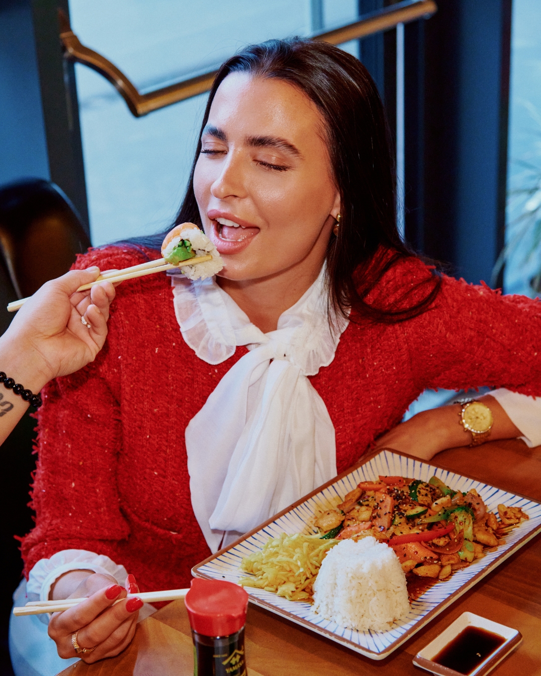 Wenn dir jemand den perfekten Bissen anbietet, ist das nicht irgendeine Geste – das ist Freundschaft pur. 😇💥
#freundschaft #authentic #asiatisch #wien #noodleking