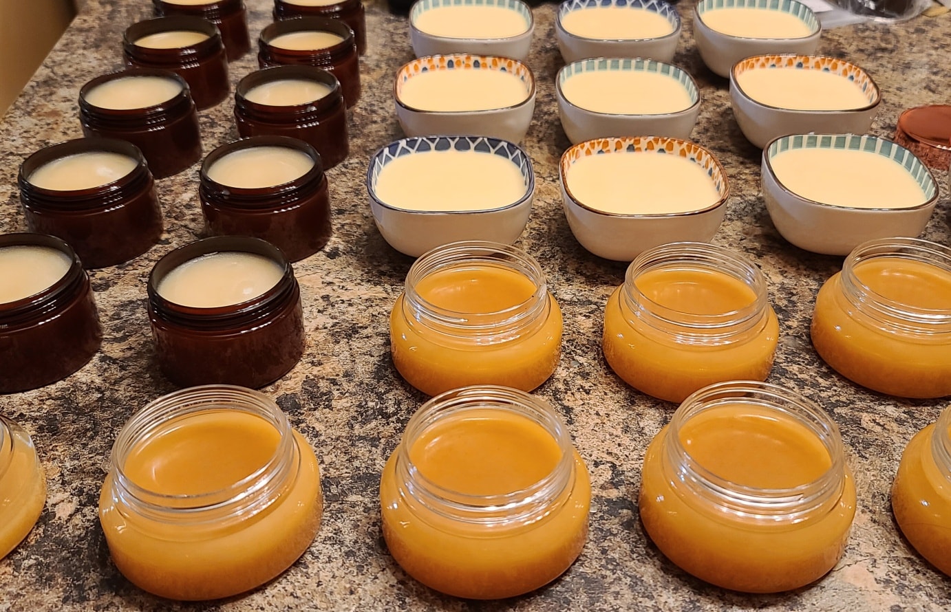 It's been a busy day today!
Today was all about making calendula & dandelion salves and a fresh batch ofa new style of cold process dish soap (scented by bergamot EO, and we'll be making another batch tomorrow with grapefruit EO).
And yes, dandelion salve is getting two varieties!
🌹 Rose powder dandelion salve (made today!) is a dream for facial skin. Soothing, hydrating, helping calm redness, and even supporting wrinkle prevention with its skin loving antioxidants.
🌼 Turmeric dandelion salve brings the glow. Great for brightening, evening skin tone, and calming inflammation.
All of these will be available in store soon at The Sassy Sisters as well our online store. Stay tuned!