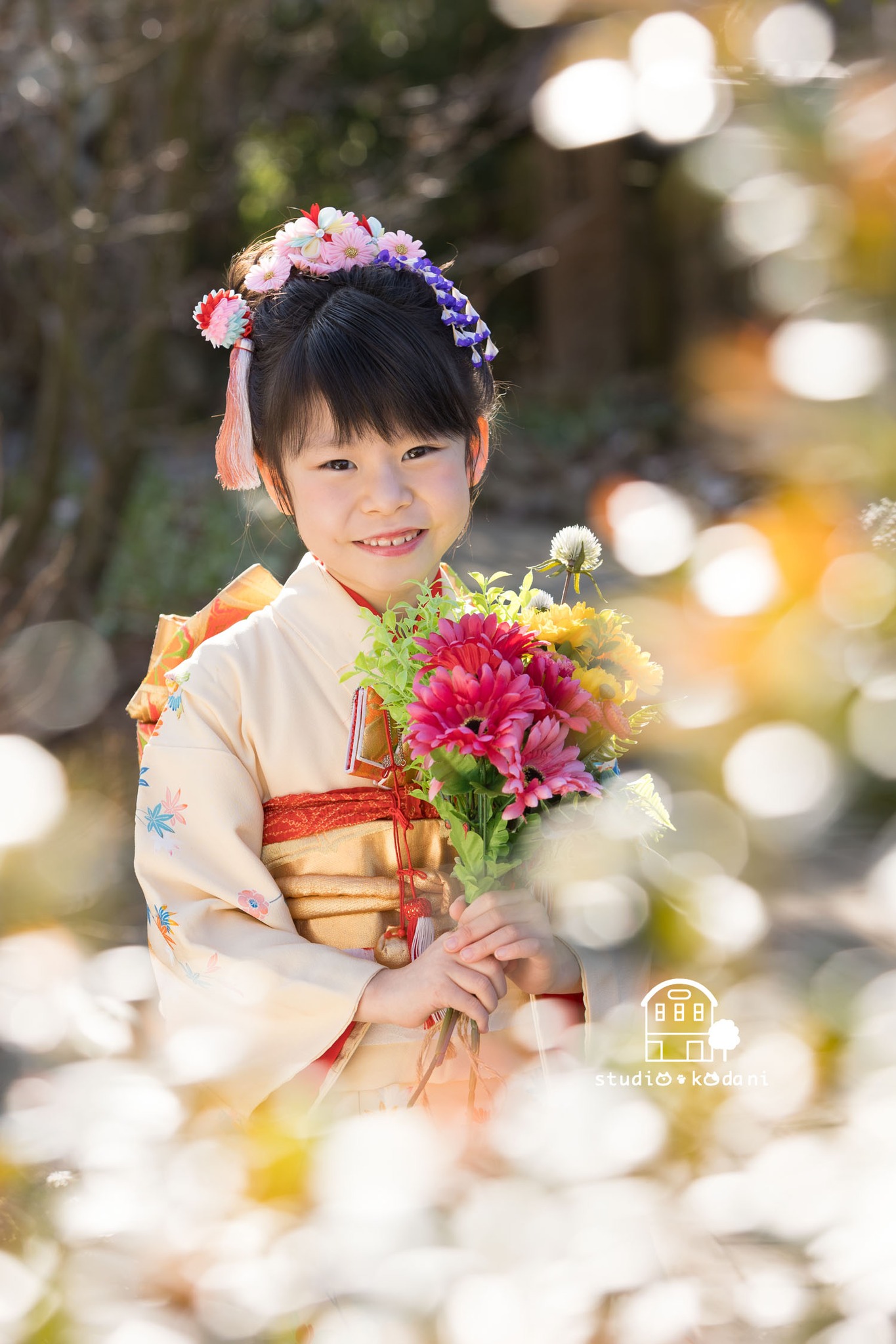 冬ならではの静かな時間、
ゆったりとした七五三撮影✨
春の七五三撮影のご予約も承っております🌸
#七五三 #七五三撮影 #七五三前撮り #鳥取七五三 #鳥取フォトスタジオ
📷↓お問い合わせ、撮影相談はこちらへ↓
TEL0858-72-0080
ガーデンのあるフォトスタジオです🌸
●LINE@でお問合せいただけます●LINE公式アカウントにて「小谷写真館」で検索
メッセージでのお問い合わせも大歓迎です💬
ーーーーーーーーーーーーーーーーーーーーーーーーーーー
花と緑あふれるガーデンスタジオ
小谷写真館
0858-72-0080
https://www.studio-kodani.net
