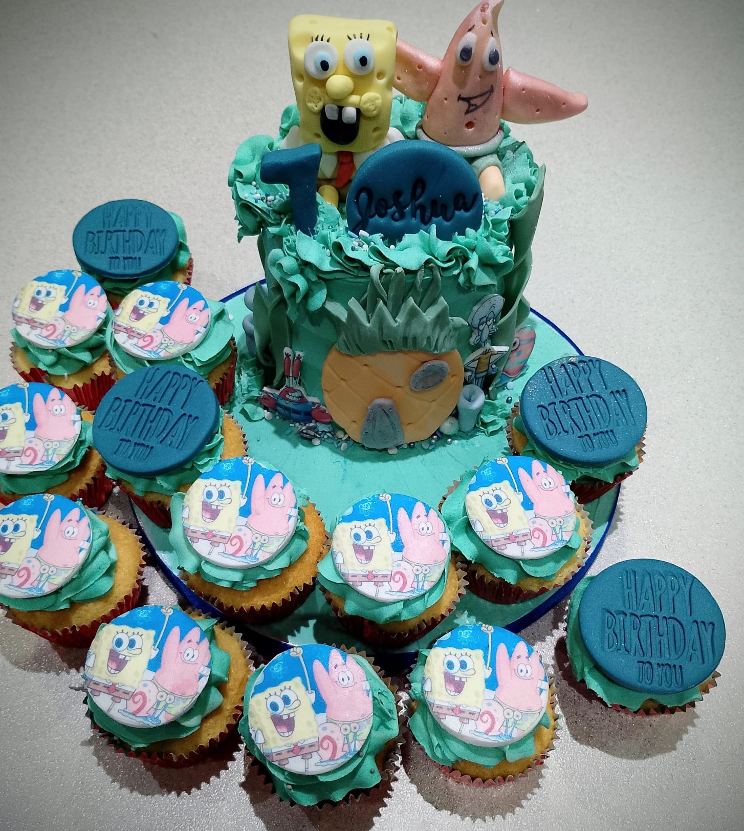 Happy birthday Joshua 🎁
SpongeBob cake package with some extra cupcakes for the party guests 🎂