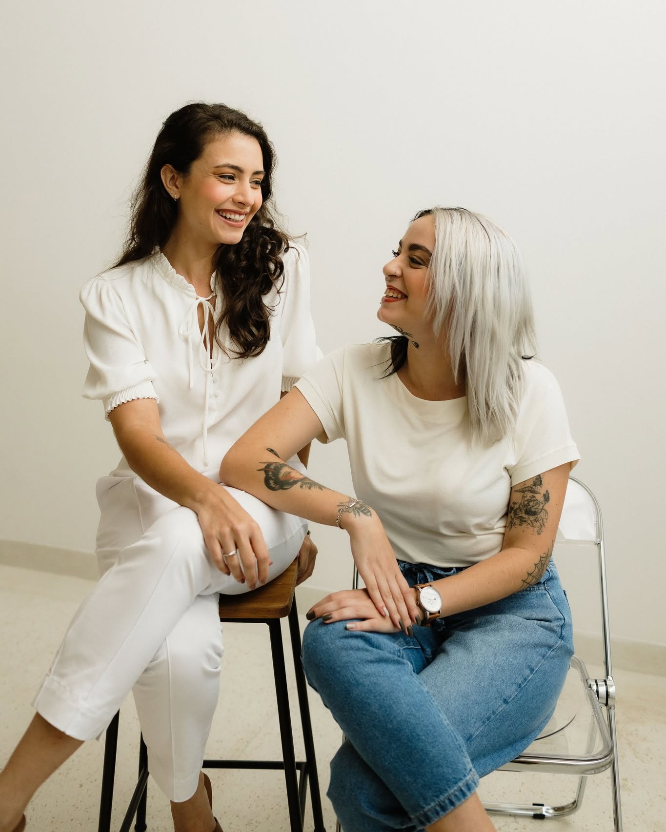 Muitas das melhores ideias não nascem no feed.
Nascem na escuta.
Anotar dúvidas, observar comportamentos, entender pessoas faz parte do nosso trabalho.
#marketinghumano #processocriativo #bastidoresreais #abracecomunique