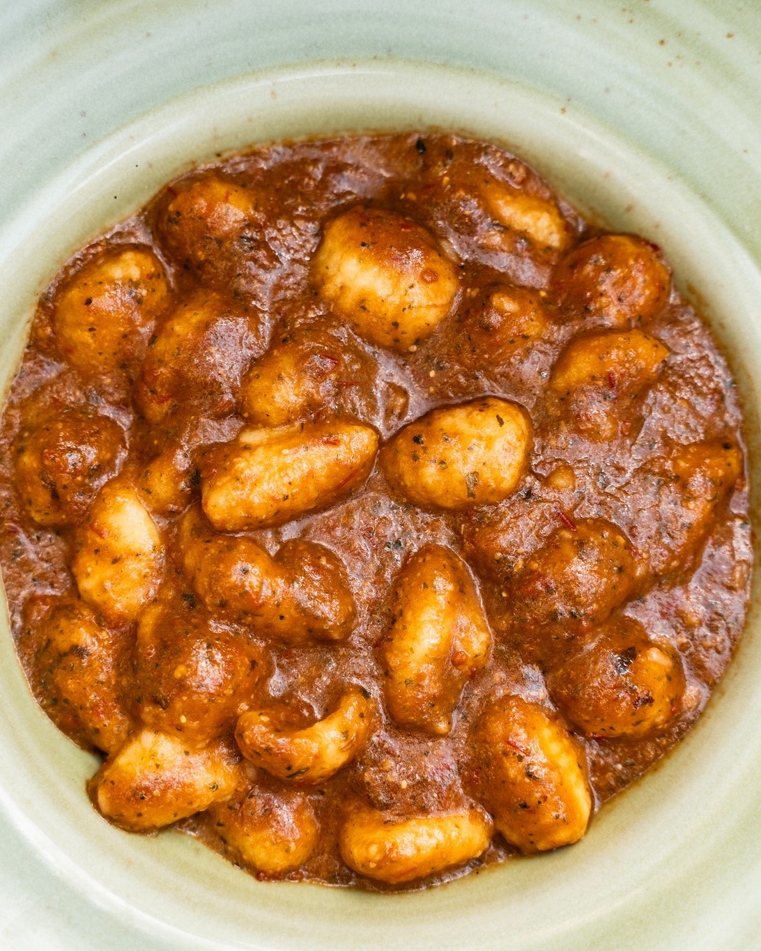 Close your eyes.
Pesto + pomodoro 🌿🍅
Gli gnocchi “Come a Portofino” sono quel mix perfetto tra Liguria e voglia di primavera.
Non serve andare al mare.
Basta sedersi da Basilico.
#basilicovarese