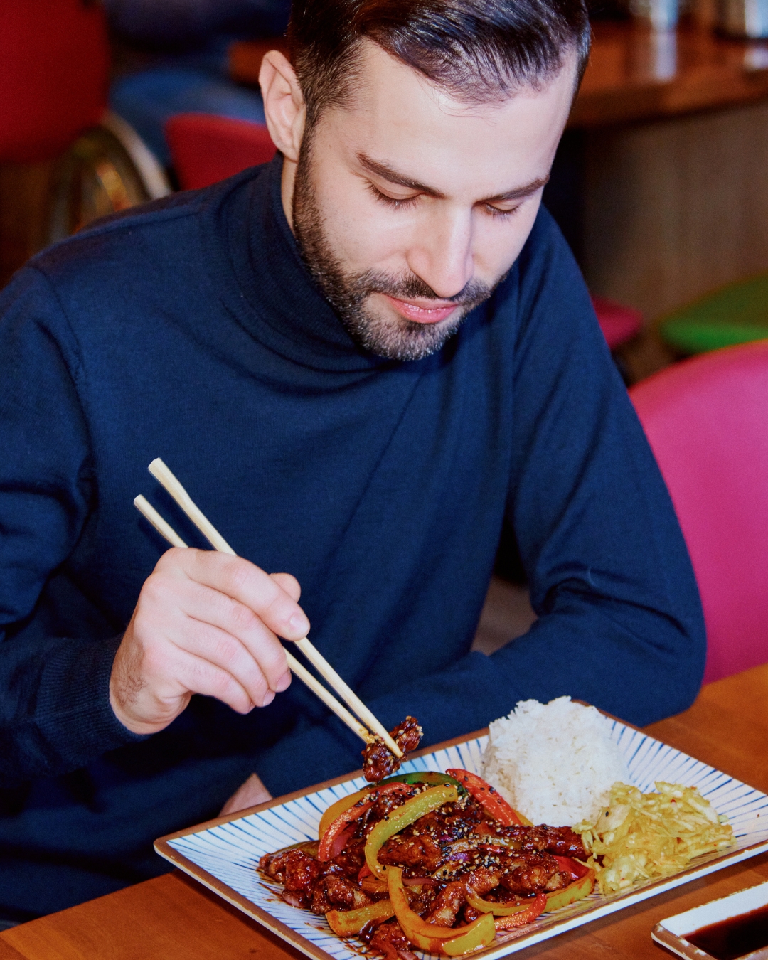 Heute auf dem Speiseplan: knusprig, saucy, bunt – und genau das richtige Tempo für einen entspannten Moment am Tisch. 🌶️🍜
#authentic #asianfood #foodie #wien #noodleking
