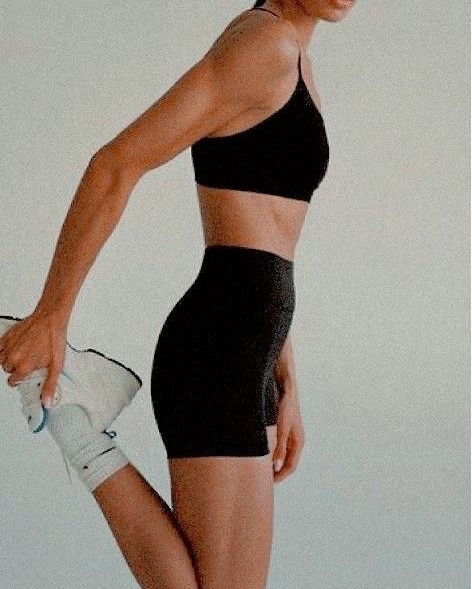 Strong body, soft soul 🤍
#FormAndFlow #PilatesTechnique #MovementQuality #PilatesFocus #BodyAlignment #ThePilatesEffect
@shenell.petterson @jessicamarkgraaff @conanwicofitness
📷 Photo credits: Pinterest