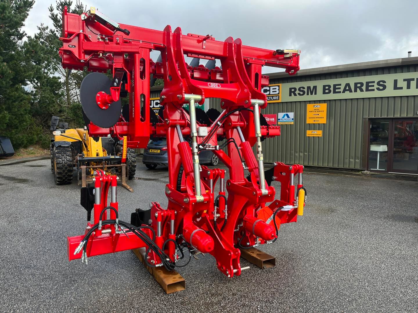 Just come in ready for spring cultivation, it will dry up 🤞🤞NEW #heva Combi Disc 300, 5 legs, rear press rollers, please 📞 we have bought these at a very competitive price 👍👍