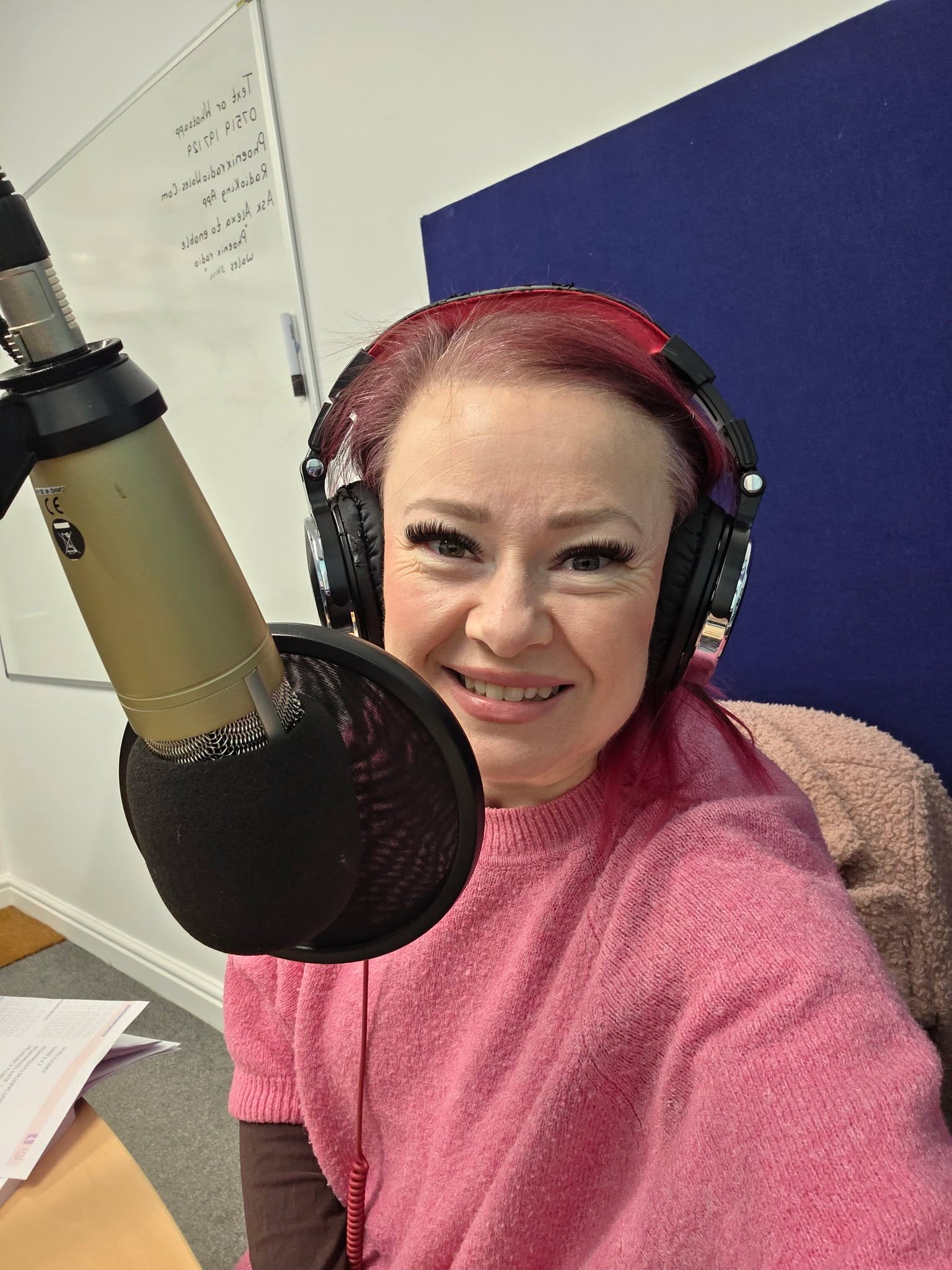 Who wants a shout out on the radio tomorrow??
Drop me your favourite Monday morning tunes ⬇️⬇️