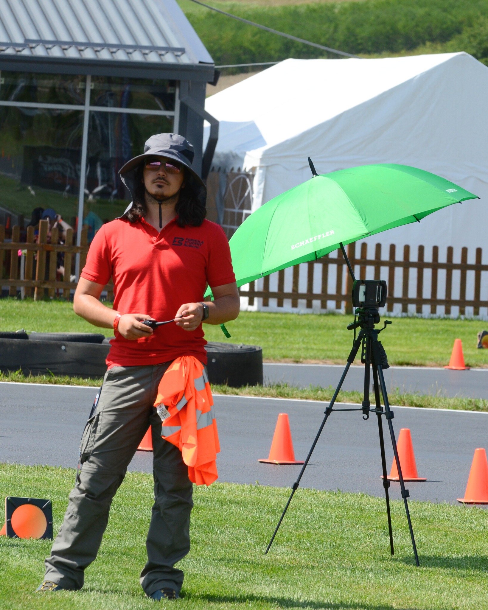 Wdym the tripod gets the umbrella??
.
.
.
#fsbalkans #formulastudent