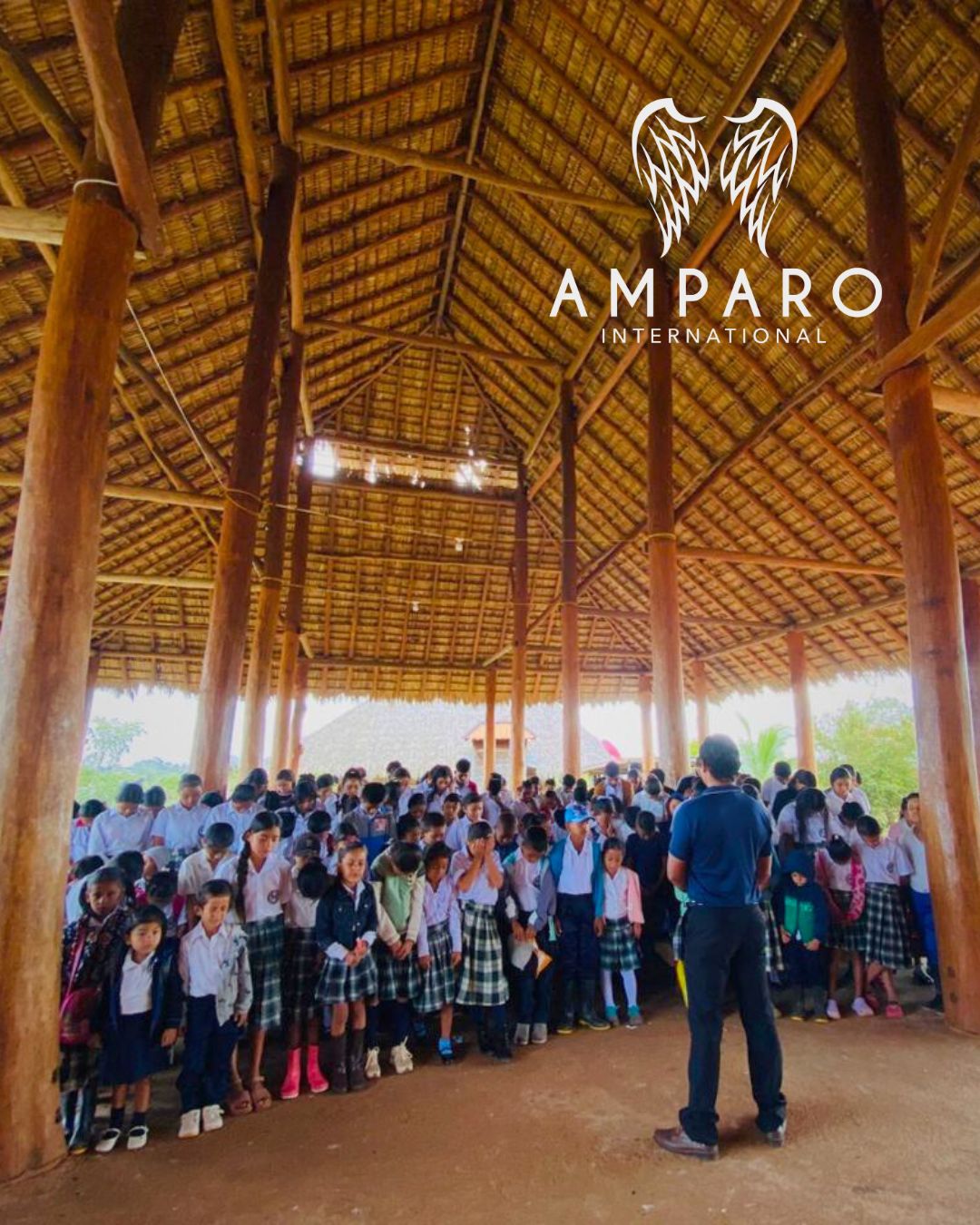 𝗔𝘁 𝗖𝗼𝗹𝗲𝗴𝗶𝗼 𝗔𝗺𝗽𝗮𝗿𝗼, 𝘄𝗲 𝗱𝗼𝗻’𝘁 𝗷𝘂𝘀𝘁 𝗲𝗱𝘂𝗰𝗮𝘁𝗲 𝘁𝗵𝗲 𝗺𝗶𝗻𝗱, 𝘄𝗲 𝘀𝗵𝗮𝗽𝗲 𝘁𝗵𝗲 𝗵𝗲𝗮𝗿𝘁.
Through our devotionals, children learn to know God, trust in Him, and walk according to His principles. Moments like these, guided with love and dedication by our teachers, plant seeds of faith that will bear fruit for a lifetime.
Thanks to our donors and everyone who supports us, these spaces for spiritual growth are possible.
____𝗘𝘀𝗽𝗮𝗻𝗼𝗹____
𝗘𝗻 𝗲𝗹 𝗖𝗼𝗹𝗲𝗴𝗶𝗼 𝗔𝗺𝗽𝗮𝗿𝗼 𝗻𝗼 𝘀𝗼𝗹𝗼 𝗲𝗱𝘂𝗰𝗮𝗺𝗼𝘀 𝗹𝗮 𝗺𝗲𝗻𝘁𝗲, 𝗳𝗼𝗿𝗺𝗮𝗺𝗼𝘀 𝗲𝗹 𝗰𝗼𝗿𝗮𝘇𝗼𝗻.
En nuestros devocionales, los niños aprenden a conocer a Dios, a confiar en Él y a caminar conforme a Sus principios. Momentos como estos, guiados con amor y dedicación por nuestros docentes, siembran semillas de fe que darán fruto por toda la vida.
Gracias a nuestros donantes y a todos quienes nos apoyan, estos espacios de formación espiritual son posibles.