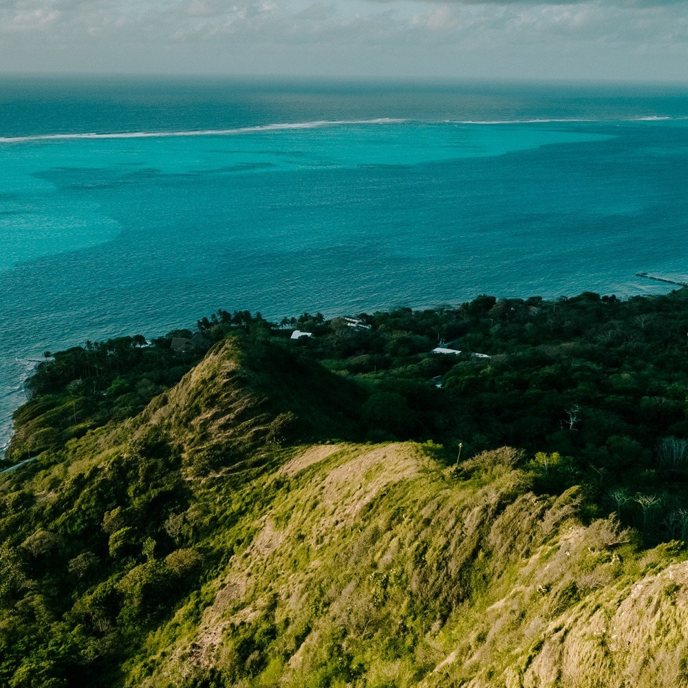 ✨🌊 Viajar también es cuidar. 🌿💙
Descubrir San Andrés, Providencia y Santa Catalina es un privilegio… y hacerlo de forma consciente, ¡un acto de amor por el paraíso!
La Reserva de Biosfera Seaflower nos invita a disfrutar sus playas cristalinas, su cultura viva y su biodiversidad única, mientras dejamos una huella positiva. 🌍🐠
Te compartimos 7 consejos clave para viajar de forma sostenible, apoyar a la comunidad local y proteger este tesoro del Caribe colombiano.
Porque cuando cuidamos el destino, el destino nos regala experiencias inolvidables ✨
👉 Lee la nota completa en nuestro blog, sección de viajeros.
💚 Sé un turista responsable.
♻️ Viaja con conciencia.
🏝️ Vive el paraíso, protégelo.
#TurismoSostenible #ReservaSeaflower #SanAndrés #Providencia #SantaCatalina #ViajarConPropósito #GuiaParadise