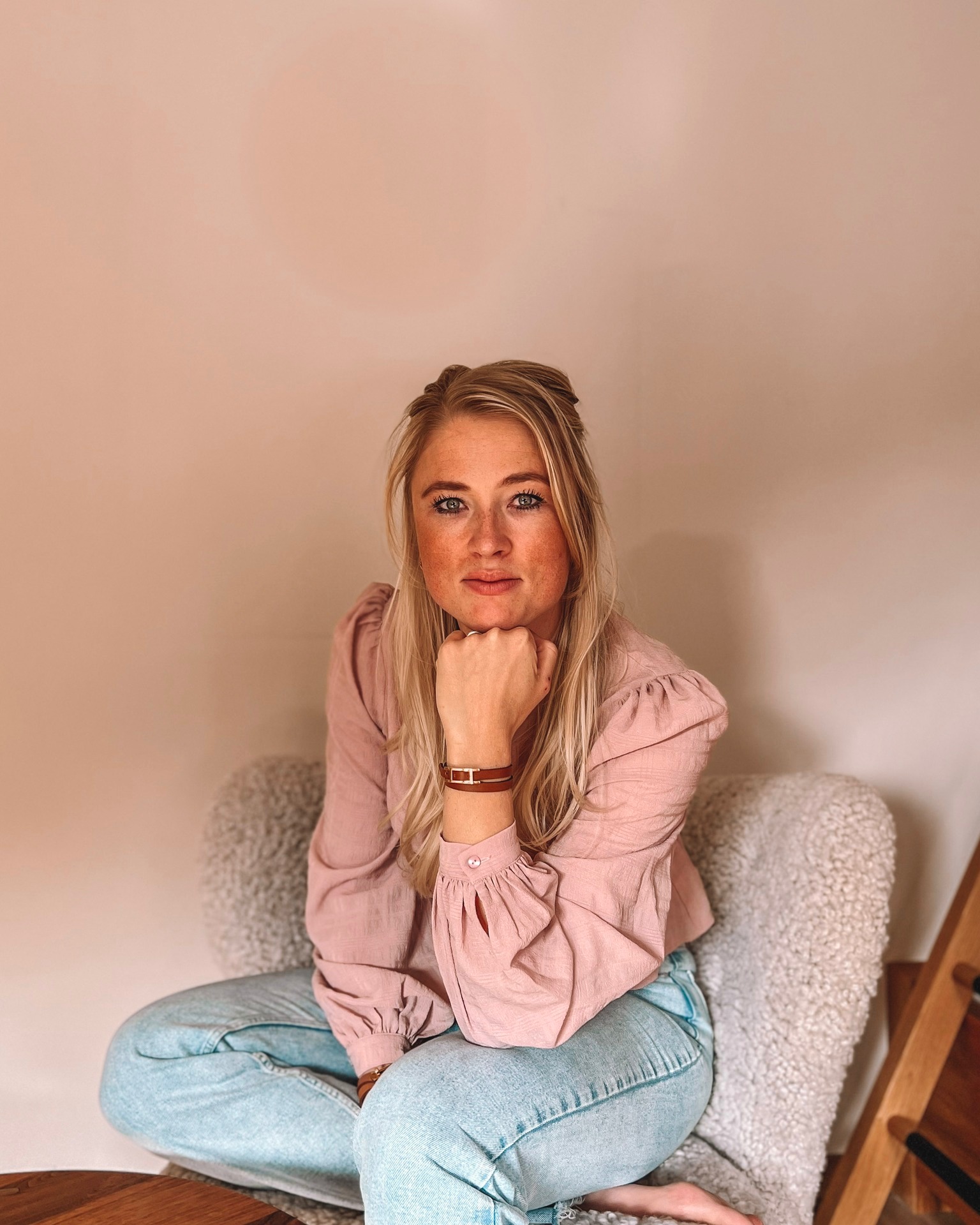 Social media management is more than uploading posts.
It can include content planning, caption writing in your brand’s tone of voice, hashtag research, analytics tracking, community management, and aligning everything with your broader marketing goals.
Some brands need full support. Others just need structure and consistency. The approach should always match your needs.
If this sounds of interest, feel free to reach out or send a DM.
—
This content was taken for @groeihelden
#socialmediamanager #socialmediamanagement #socialmediamarketing #contentmarketing #hospitalitymarketing