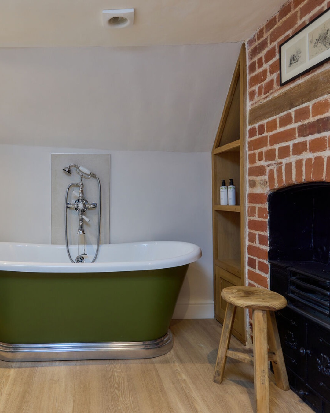 2026 marks the 250th anniversary of the birth of John Constable, one of the world’s most famous painters, born here in East Bergholt. To celebrate the occasion, there's a variety of village events this spring and summer, we've created a walking map of the area, and there's plenty going on around our neck of the woods, so why not discover more and book a break?
To find out more, tap the link in our bio and head to our Events page
#constable250 #johnconstable #constablecountry #dedhamvale #eastbergholt