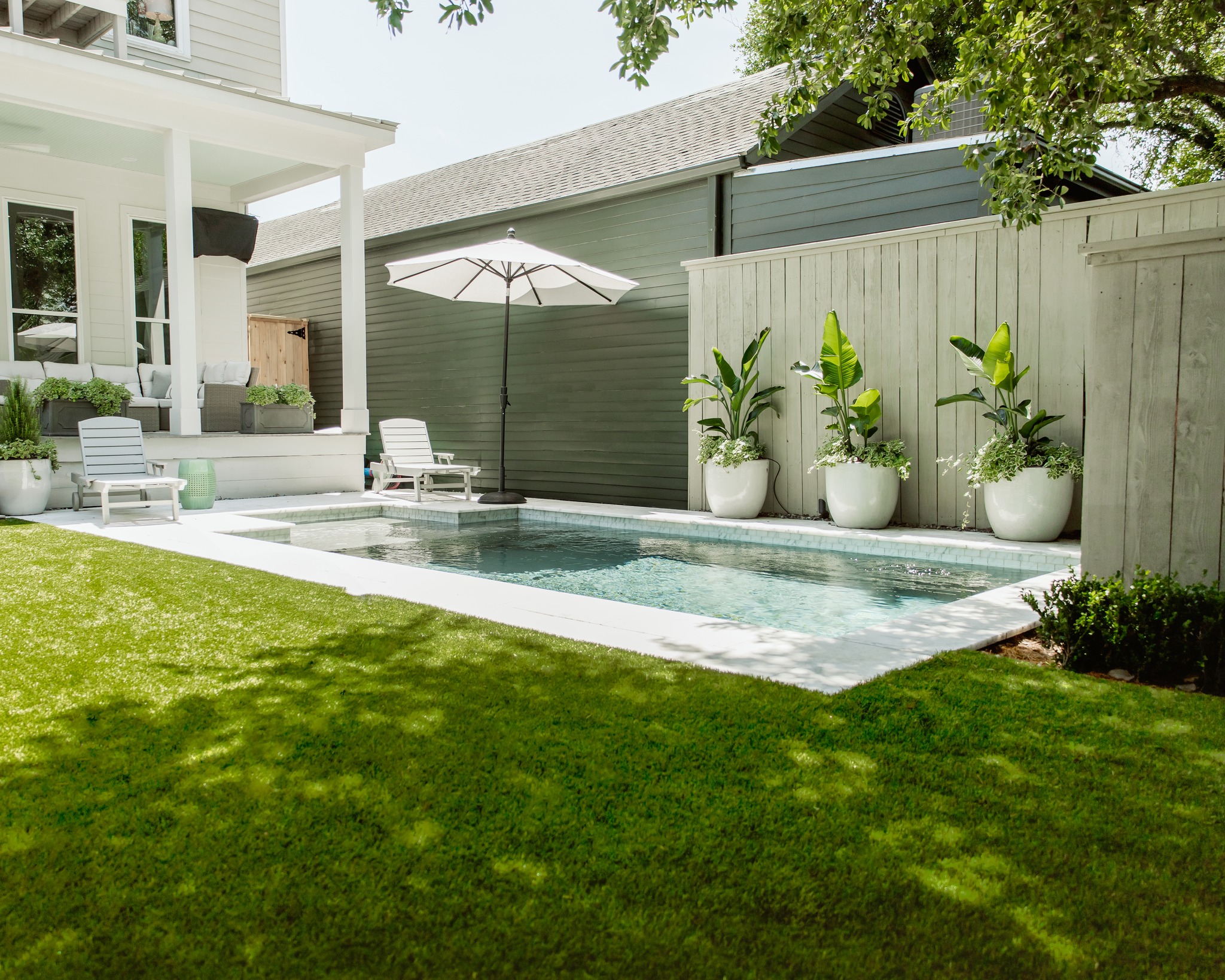 Warm weather loading… ☀️ Turf means more fun, less maintenance, and more time to enjoy your yard.
▫️ ▫️ ▫️ ▫️ ▫️ ▫️ ▫️ ▫️ ▫️ ▫️
#thegardengateslandscapecompany #landscape #residential #grasstex #residentiallandscape #neworleanslandscapes #pavers #thegardengateslandscapecompany #neworleans #metairielandscapes #design #iheartnola #artificialturf #turf #planning #installation #landscapeinstallation