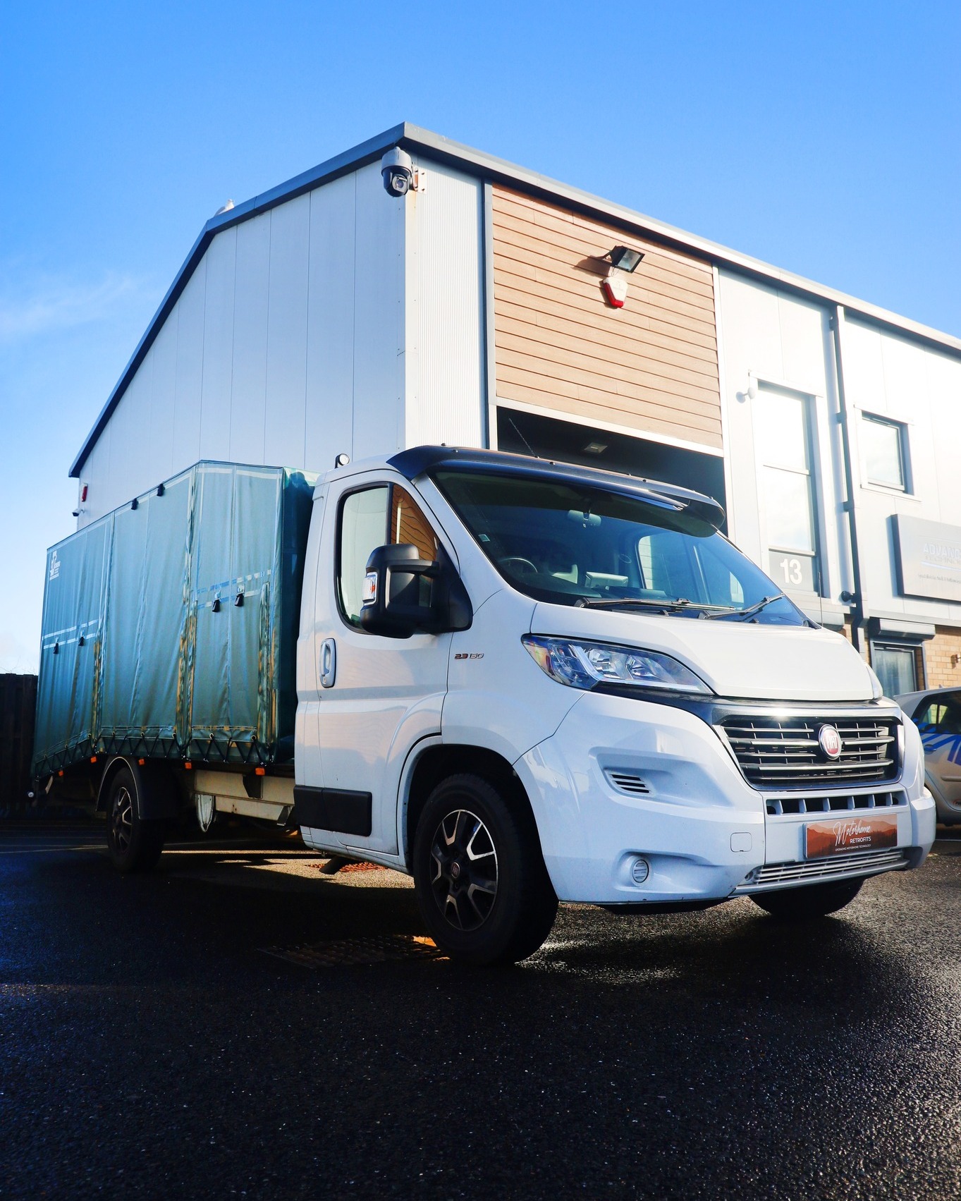 This Fiat Ducato flatbed transports cars across Europe — and we’ve just upgraded it with our "Premium Triple Audio Package"! 👀
This consists of handmade German Eton component speakers, 2.5mm Comfort Mat Vespa sound deadening and 15mm Soft Wave on the doors, an Alpine dedicated 8" subwoofer and a powerful Phoenix Gold monoblock amplifier! 🔊
All of this is tied together with an Alpine Halo 11 HD digital media receiver head unit on the dashboard and a wing-mounted DAB/FM antenna!
@alpineaouk @comfortmats.eu