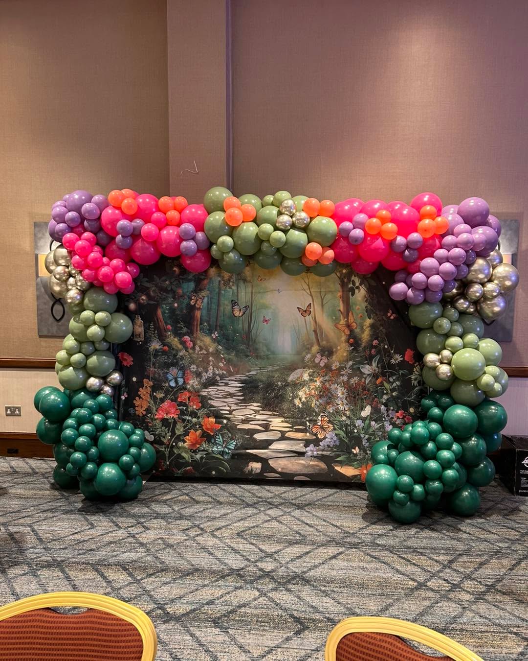 Don't Just Throw a Party. Make an Entrance! 🎈
Let’s be real—a party without balloons is just a meeting. Whether it’s a milestone birthday, a chic baby shower, or "just because," we turn empty spaces into unforgettable memories.
From elegant organic arches to large themed displays, we bring the WOW factor so you can focus on the guest list.
Why choose us?
• Custom colors to match any theme.
• Professional setup (no DIY stress!).
• High-quality, long-lasting displays.
