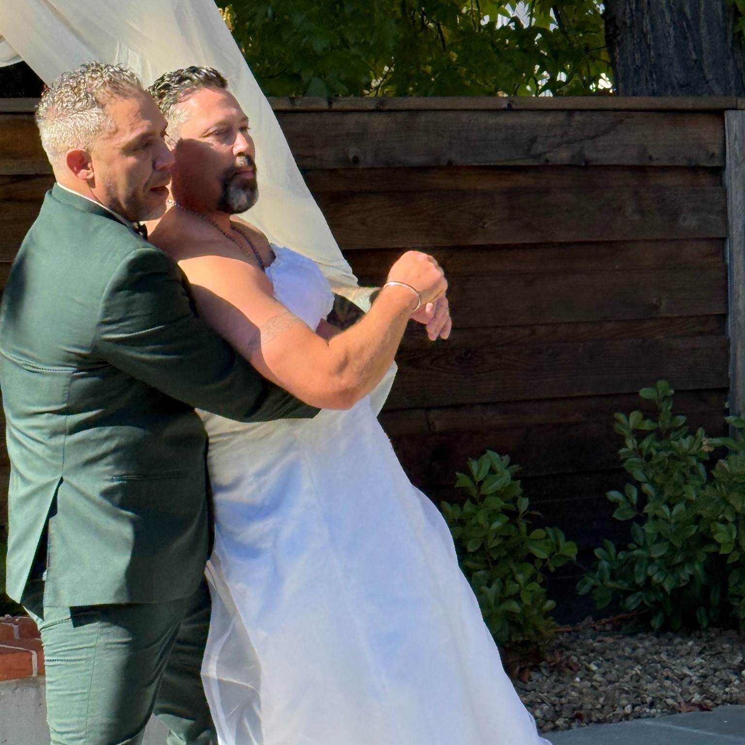 Joaquin was feeling everything that day—nerves, emotion, and a lot of tears. So Catherine planned the perfect surprise 🤍
A prank first look at @ The National Exchange Hotel in Nevada City, with his best man stepping in as the “bride.” The laughter that followed was instant and contagious, and it completely changed the energy of the day.
A sweet, thoughtful gift from a bride who knew exactly what her groom needed in that moment. #thenationalexchangehotelwedding