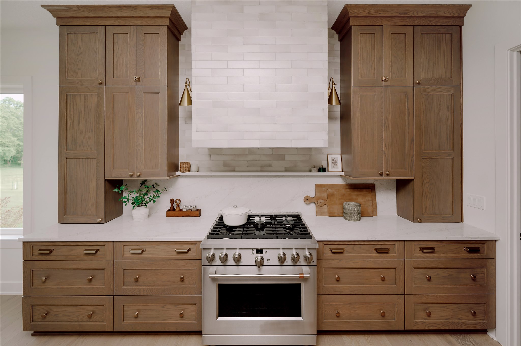 Open concept kitchen with an island to fit the entire family? Immediate yes 🙋🏼♀️
#dynastyhomes #homeinspo #iowahomes #customhomebuilder #dreamhome