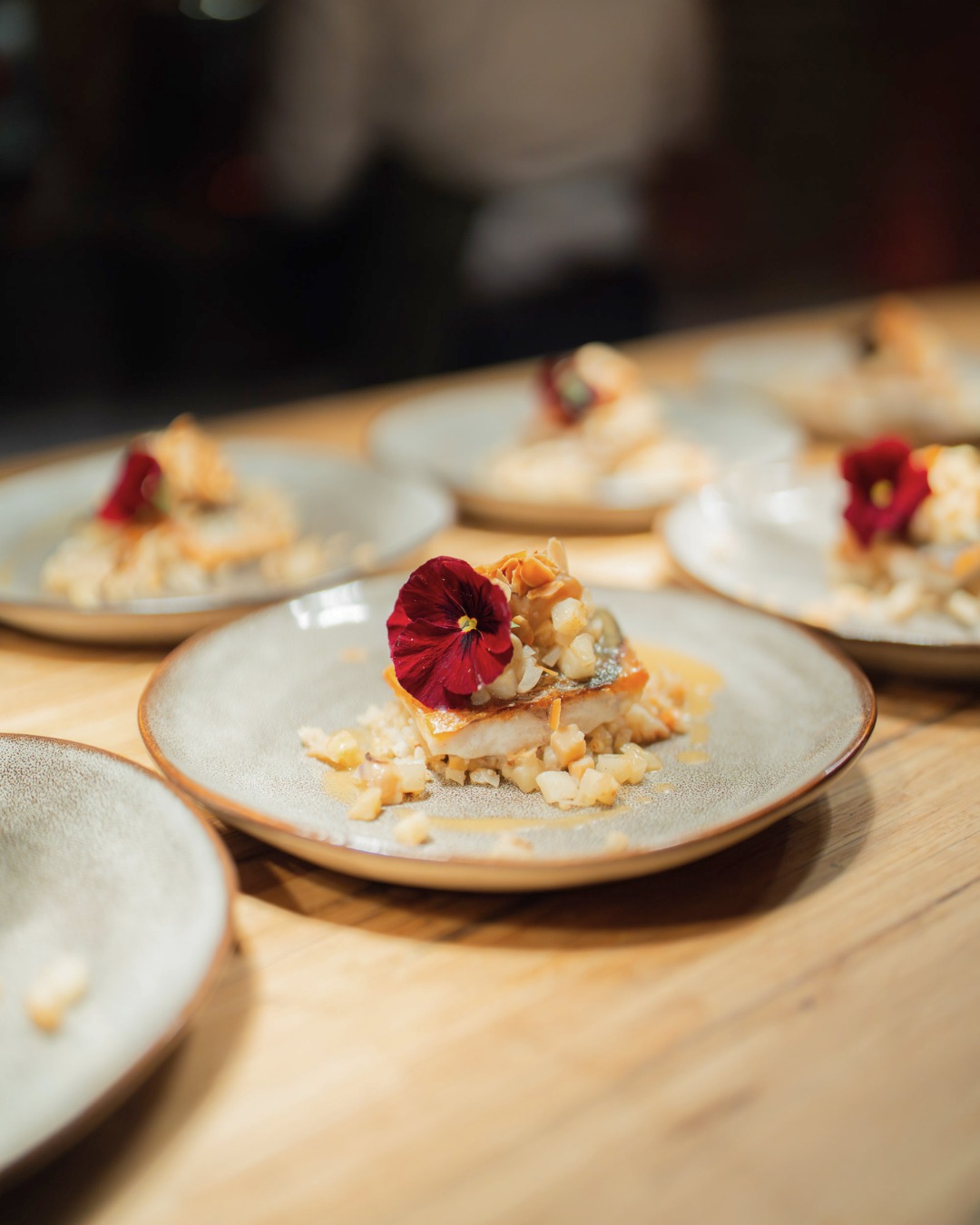 De juiste klik maakt alles. ✨ Daarom verzamelden we in januari onze toekomstige bruidsparen en vertrouwde partners in de prachtige Tiendschuur. 🤝🏼
Onze koppels proefden de heerlijke menu’s, bewonderden de sfeervolle decoratie en genoten van live muziek. 🎶 Het was dé kans om te ervaren hoe alles perfect samenkomt op zo'n onvergetelijke dag. 🕯️
Wil je het zelf zien? Kijk mee! 👀
#trouwfeest #evenement #kachetvenue #houthalenhelchteren