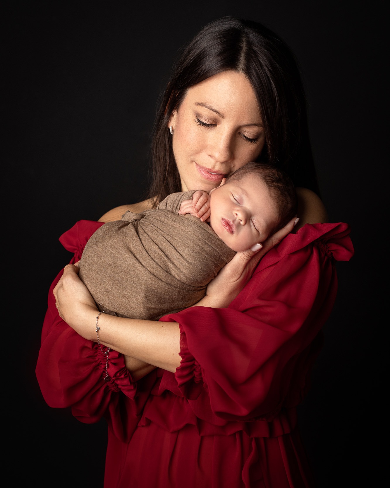Una fotografia custodisce con delicatezza.
Un respiro all'unisono, un'espressione, un gesto, il vostro legame.❤
Per quando questo momento sarà già diventato ricordo...
Ti consigliamo di prenotare la tua sessione neonato almeno un paio di mesi prima la tua DDP.
📧info@melaniamaffucciphotographer.com
.
.
.
#melaniamaffucciphotographer #fotografianewborn #fotografianeonati #newbornposing #newbornsession #neonati #fotografoneonati #fotografoneonatimodena #fotografoneonatibologna #fotografomodena #fotografobologna #ritrattidifamiglia #familyportrait #familyportraits #familyportraitphotography #familyportraitphotographer #familymemories #familymoments #familyportraitsession #familyportraiture #fotografodifamiglia #fotografofamiglia #fotografogravidanza #fotografomaternità #emotionalportraits #emotionalportrait