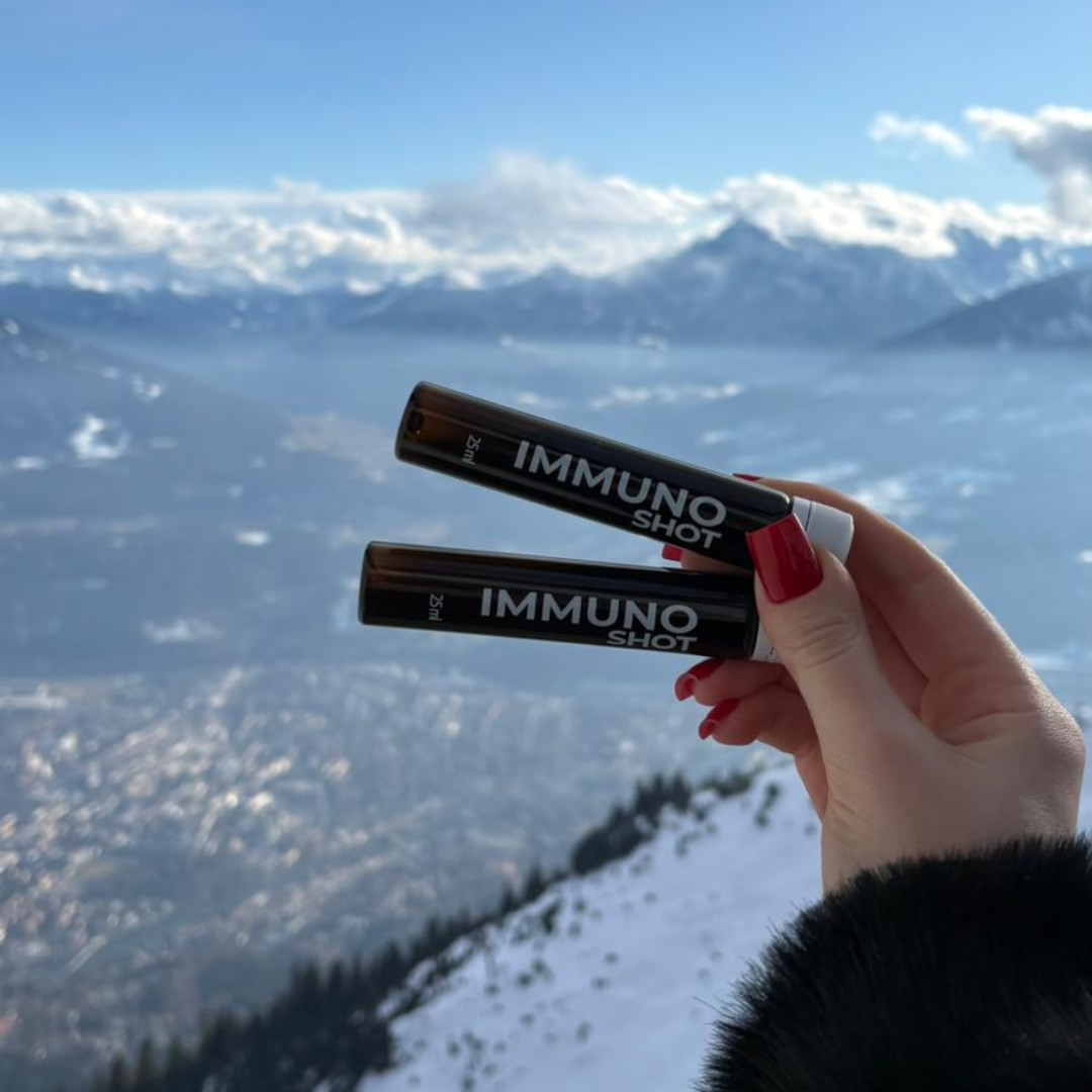 Мы не выбираем времена года.
Но мы можем выбрать, как поддерживать свое тело в эти периоды.
🔴 IMMUNO SHOTS создан как комплексное решение для тех, кто не хочет выпадать из оборотного цикла во время сезонных вирусов.
Почему это работает?
💧 Марсил и эхинацея могут помочь поддерживать нормальную работу иммунной системы и верхних дыхательных путей
💧 Эхинацея может также поддерживать нормальную работу мочевыводящих путей
💧 Плоды бузины и лака плоская могут помочь укрепить естественные защитные силы организма
💧 Витамин С также может помочь защитить клетки от окислительного стресса
👉 Удобно брать с собой, легко пить. Маленькая упаковка (шот) создана для вашего быстрого ритма жизни. Она не занимает места, не проливается и всегда под рукой, когда организму нужен дополнительный «заряд».