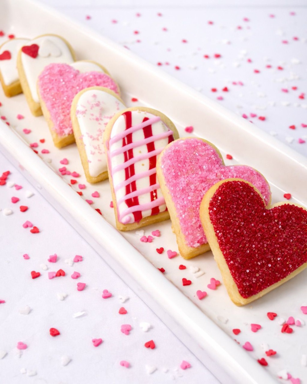 En @quitodeliuio vivimos el amor en su máximo esplendor 💕
Demuéstralo con dulces detalles para disfrutar en pareja o en familia.
Del 9 al 15 de febrero, descubre nuestra colección especial de San Valentín:
🧁 Cupcakes especiales
🍪 Galletas de amor
🍬 Macarrones con sabores únicos
🎂 Pasteles en forma de corazón
Detalles finos, artesanales y llenos de sabor, preparados por nuestros pasteleros en Quito Deli, la pâtisserie de Swissôtel Quito. Te esperamos para elegir el regalo más dulce de San Valentín en Quito.
📲 Reserva tu experiencia romántica - link en la BIO
📞 Teléfono: 393 5200
#QuitoDeli #SwissotelQuito #SanValentínQuito #PasteleríaEnQuito #DulcesDeSanValentín #PostresArtesanales #ChocolateEnQuito #DulcesDetalles #LoveInQuito