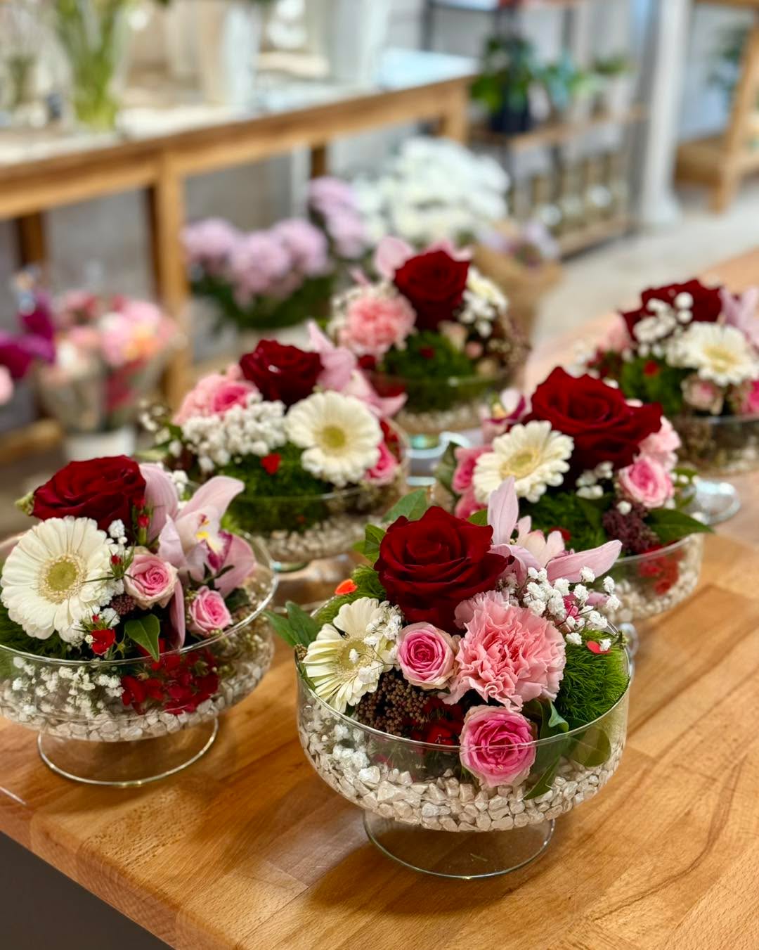 Bonsoir à tous ✨
Une belle sélection de compositions est en préparation pour la Fête des amoureux 💕
Pensez à commander ☺️👌
Belle soirée 🌹