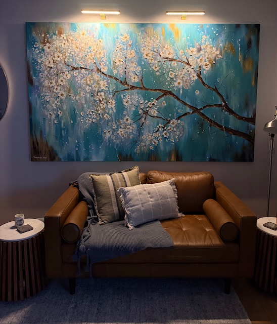 Think of wall art as the soul… and lighting as the mood.
If you want to transform a room without a full makeover, focus on two things: wall art and lighting, they don’t just decorate a space, they define its mood. Whether it’s soft abstract prints, bold statement pieces, or minimal line art, what you hang on your walls shapes the entire vibe of the room. Large-scale art creates impact, a gallery wall adds character, while colourful pieces energises the space. Then add lighting to make a room feel cozy or cool lighting to feel fresh. The right lighting makes textures glow, colours pop and the whole room feel intentional.
#ditaylorinteriors #InteriorStyling