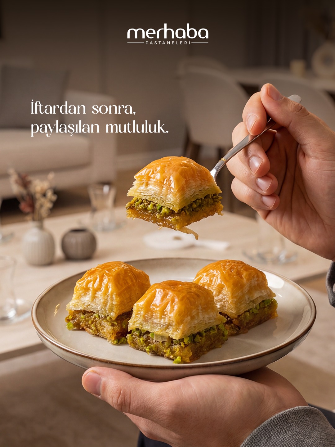 İftardan sonra, paylaşılan mutluluk.
Kat kat açılan baklava, dengeli şerbeti ve seçilmiş Antep fıstığıyla sofraya eşlik eder.
Ramazan akşamlarına yakışan klasik bir lezzet.
Merhaba Pastaneleri.
Sipariş ve bilgi için:
📍 Başakşehir: 554 364 09 77
📍 Mavera Başakşehir: 544 326 34 34
📍 Merter: 555 655 02 74
📍 Halkalı: 552 913 00 99
📍 Sirkeci: 501 143 27 24
📍 Beşiktaş: 0212 236 33 36