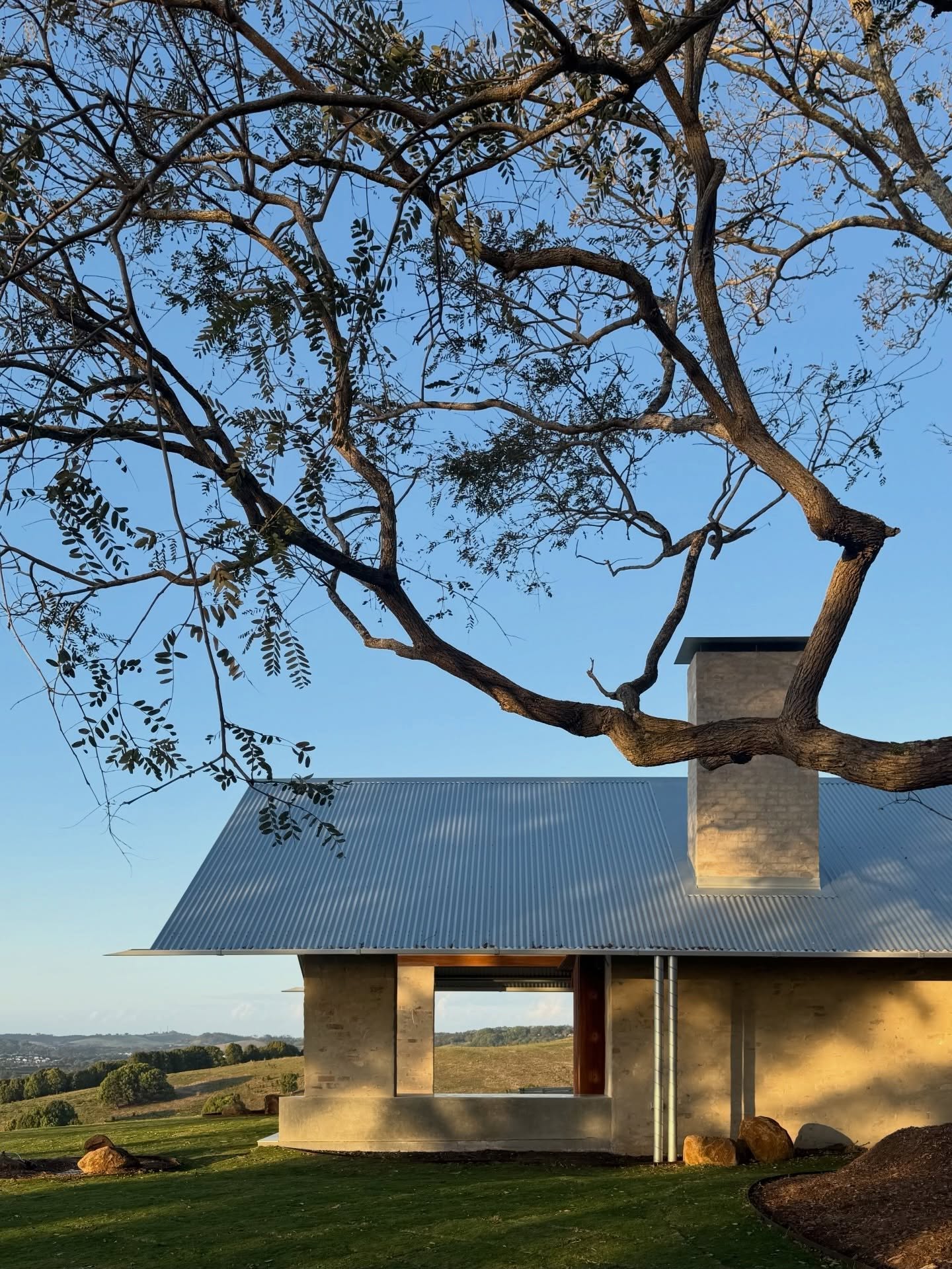 Inspiration- Architecture
Architecture by @_aphora architectes
📸 Photos :
.
.
.
.
.
Les inspirations qui nous émerveillent:
#johnpawson #miesvanderrohe #richardneutra #peterzumthor #marcelbreuer
#airesmateus #linabobardi #lecorbusier #louiskahn #alvarosiza
#minimalarchitecture #modernarchitecture #modernism #modernistarchitecture
#brutalism #contemporaryarchitecture #minimalistdesign
#architecturalphotography #designinspiration
#architecture #instaarchitecture #archilovers
#architecturefrance #architectureparis