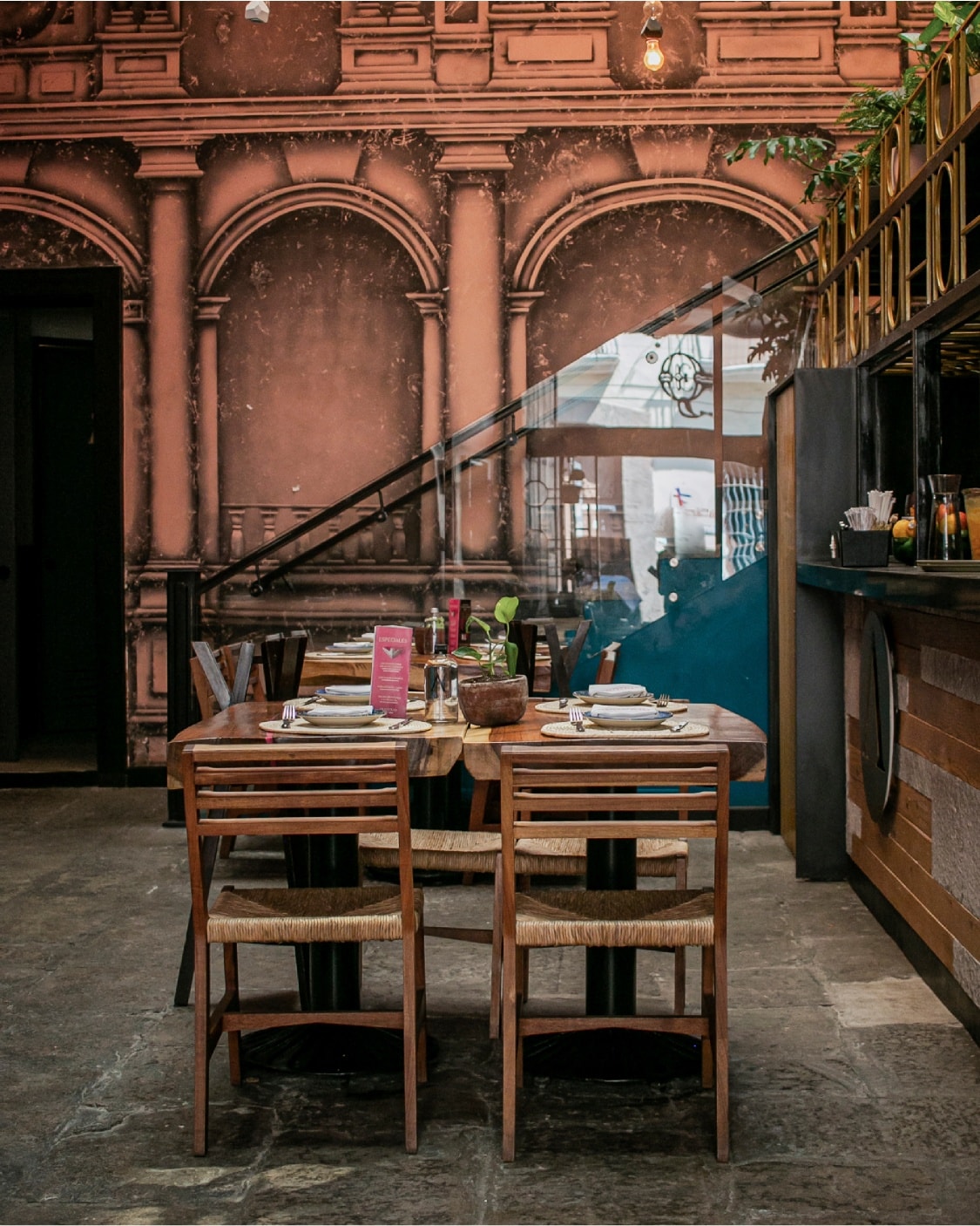 Nuestra cocina nace de la memoria familiar y del deseo de compartirla. ¡Te esperamos en Augurio!