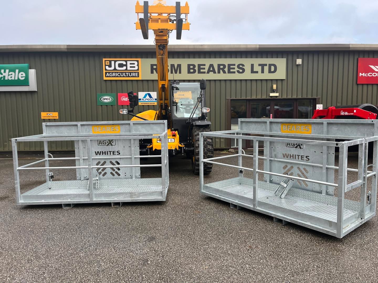 I’m sure you all have had some trees 🌳 down recently, don’t use a 🪜 ladder to tidy up, invest in a new @whites_mh man cage and do the job safely, just come into stock new 2.4m galvanised with tool tray and choice of brackets
Please call 📞 for prices 07572 853984