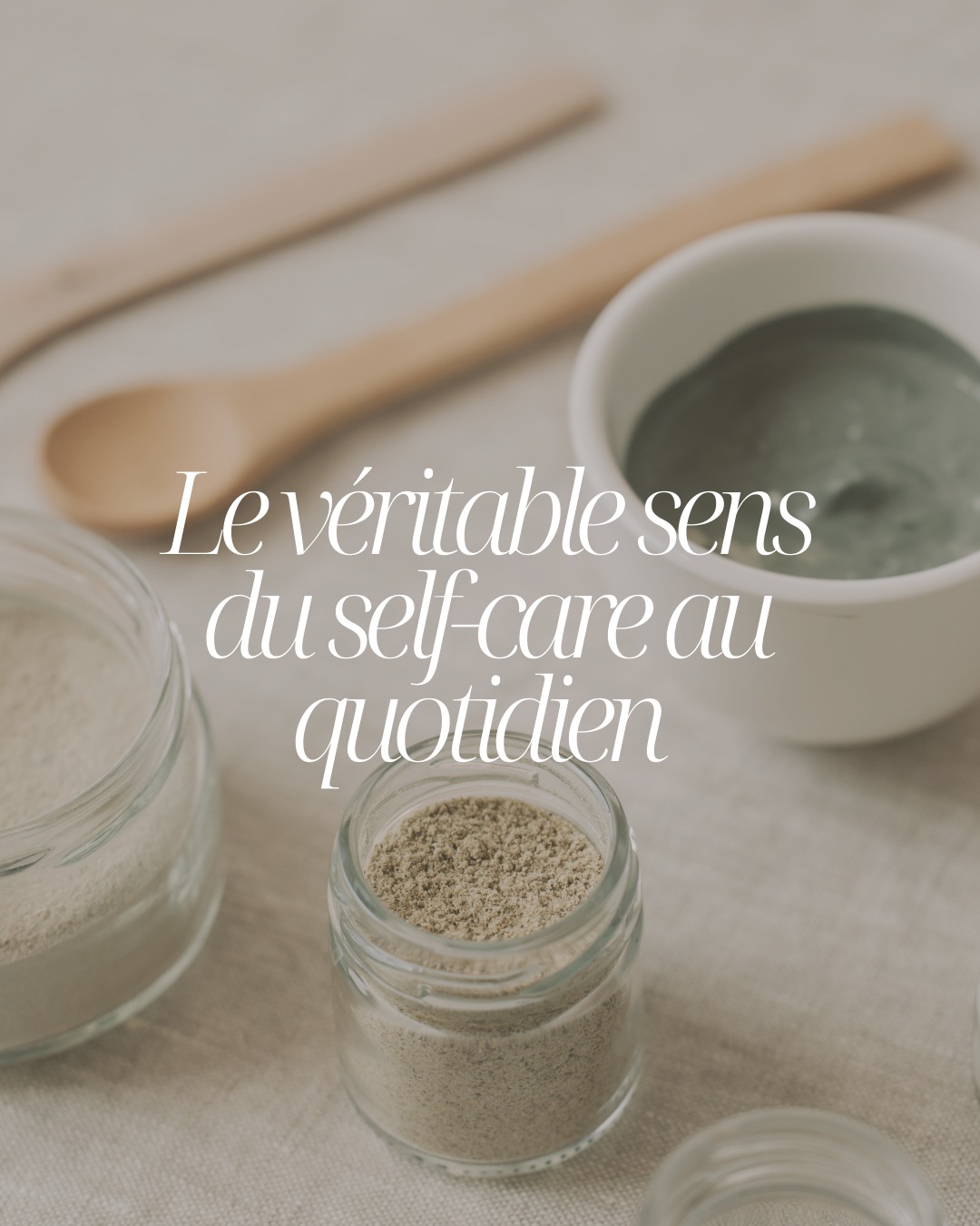 📿 Quand on pense au self-care…
On imagine souvent des bains moussants 🛁✨, des masques visage 💆♀️ ou des moments "parfaits" de détente (et c’est génial, bien sûr !).
Mais la vérité, c’est que le vrai self-care, celui qui change tout, ressemble souvent à des choses simples, presque invisibles… et pourtant si puissantes.
C’est :
✅ Manger un vrai repas 🍲, même quand on a "pas le temps".
✅ Dire non 🙅♀️ quand on est vidée, sans culpabiliser.
✅ Éteindre les écrans tôt 📵 parce que le corps réclame du repos.
✅ Choisir une promenade 🚶♀️🌿 au lieu d’une tâche de plus sur la to-do list.
✅ S’offrir de la douceur 💛 quand tout semble trop lourd.
Le self-care, ce n’est pas que quand la vie est légère. C’est surtout quand elle pèse.
👉 Faites défiler pour voir à quoi il peut ressembler, au quotidien, dans les petits riens qui sauvent.
💬 Et vous, quel geste de self-care avez-vous posé aujourd’hui ?
Un café en silence ☕ ? Une sieste 😴 ? Un "non" libérateur ?
Dites-le en commentaire – votre partage pourrait inspirer quelqu’un à en faire de même. 💫
#SelfCare #SlowLiving #BienÊtreAuQuotidien #PetitsBonheurs #AutoCompassion #Équilibre