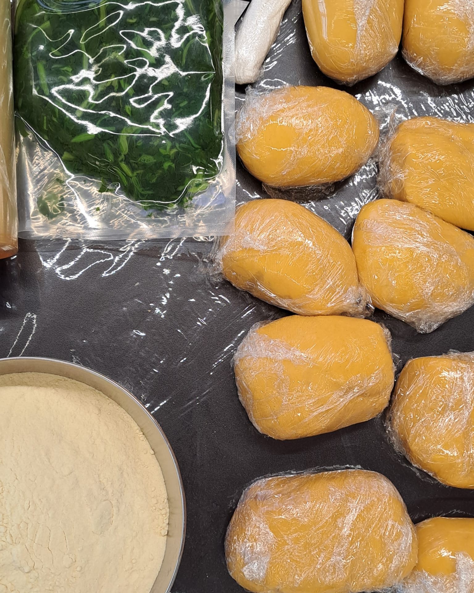 Mind The ##AGS
All’Accademia dei Giorni Straordinari si impara facendo: due giornate di laboratorio dedicate all’arte dei tortelli insieme agli chef di Parma Quality Restaurants e ai ragazzi del progetto Albatros. Un’esperienza concreta di condivisione, manualità e crescita, dove il cibo diventa strumento di inclusione. 🍝
.
.
#MindThePop #MediaRelation #DigitalAgency #Parma