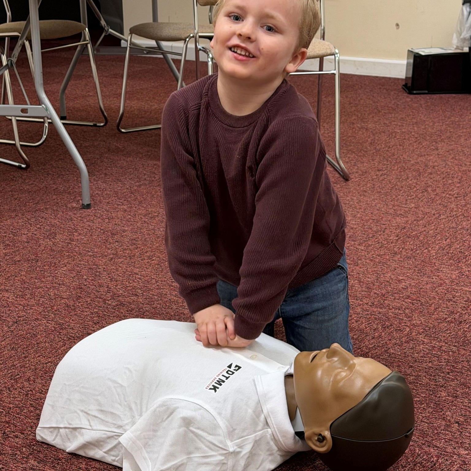 Myth: Children can’t learn first aid.
We hear this all the time. It simply is not true.
Children absolutely can learn first aid. In fact, they often pick it up quicker than adults because they are not overthinking it.
Young people can learn how to:
• Call 999 confidently
• Recognise when someone is unconscious
• Place someone into the recovery position
• Start chest compressions
• Use a defibrillator with guidance
• Control bleeding with firm pressure
Will a six year old perform perfect CPR for ten minutes? Probably not. But they can start it. And starting CPR early saves lives.
Teaching children basic life support builds confidence, responsibility, and awareness. It removes fear and replaces it with action.
Imagine a generation that does not freeze in an emergency.
That is why we are passionate about community and youth first aid sessions across Milton Keynes and surrounding areas.
Ready to learn life saving skills?
Message us today to book your course or find out more about our training.
#BystandersToLifesavers #NobodyLeftWithoutCare #PreparedPeople #SaferWorkplaces #StrongerFamilies #DTMK #FirstAid #FirstAidTraining #MiltonKeynes #Buckinghamshire #Bedfordshire #Northamptonshire #Oxfordshire