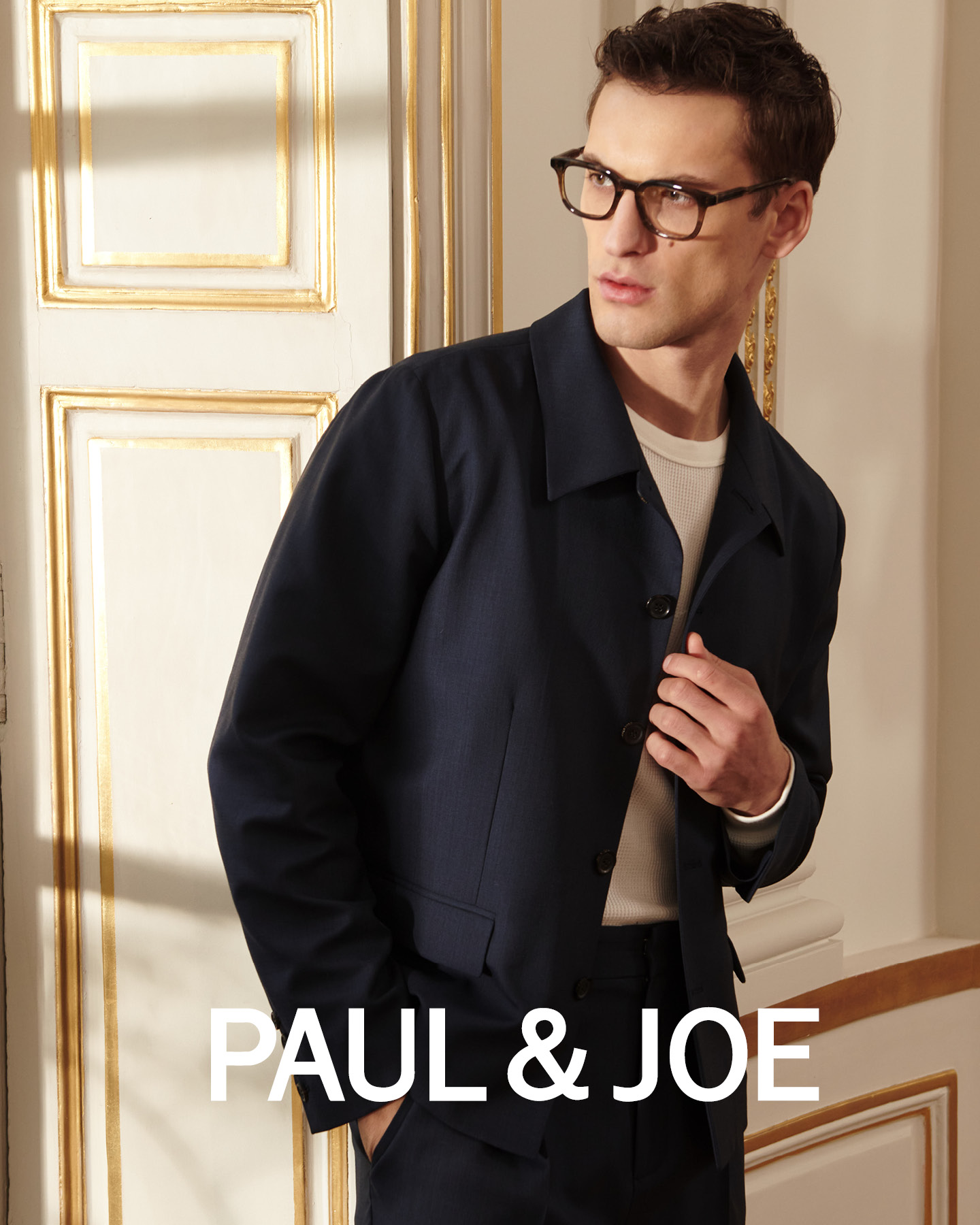 PAUL & JOE
Com formas retro-chic e detalhes cuidadosamente pensados, cada modelo afirma uma personalidade única e contemporânea.
With retro-chic shapes and carefully thought-out details, each model asserts a unique and contemporary personality.
#pauljoe #pauljoeeyewear #visão #vision #dmdieyewear #grupodmdi #dmdigroup #collection