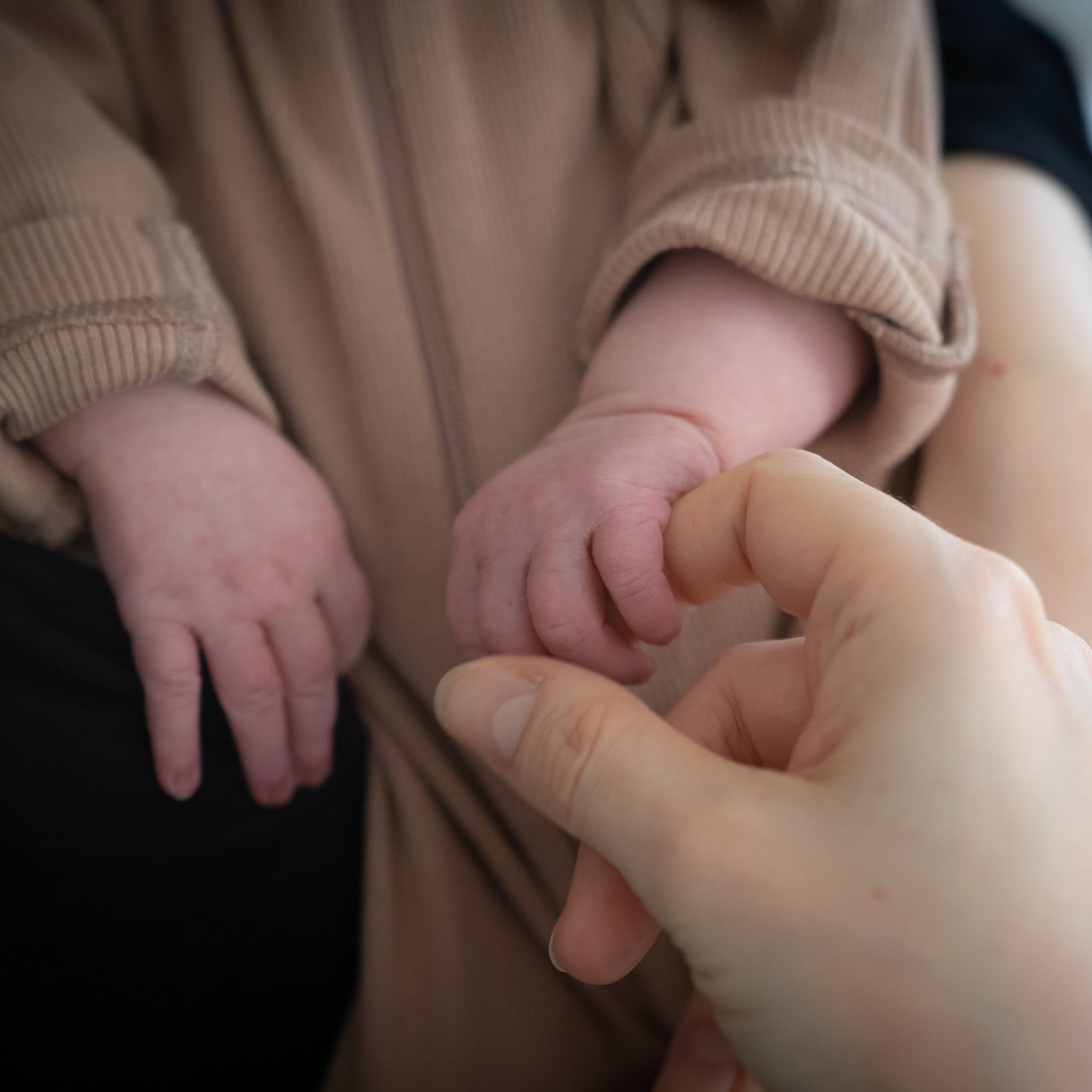 Welcome to the world! 👣
After waiting until 42+6 weeks and navigating a pregnancy full of twists and turns, this mama showed us what true determination & strength looks like.
Even though her Plan A was a home birth, she recognized when the path needed to change. Her gentle C-section was empowered, respectful, and most importantly her choice.
It’s not just about how we birth, but the consent and the voice we have throughout the process.
Some of the pictures I was able to take for the family shared with consent. 💜
It was an honour to support this beautiful family again, forever grateful to all my clients especially the returning ones!
I can’t wait for you to read her full story on the blog soon!
#birthstory #cheshiredoula #birthsupport #newbaby