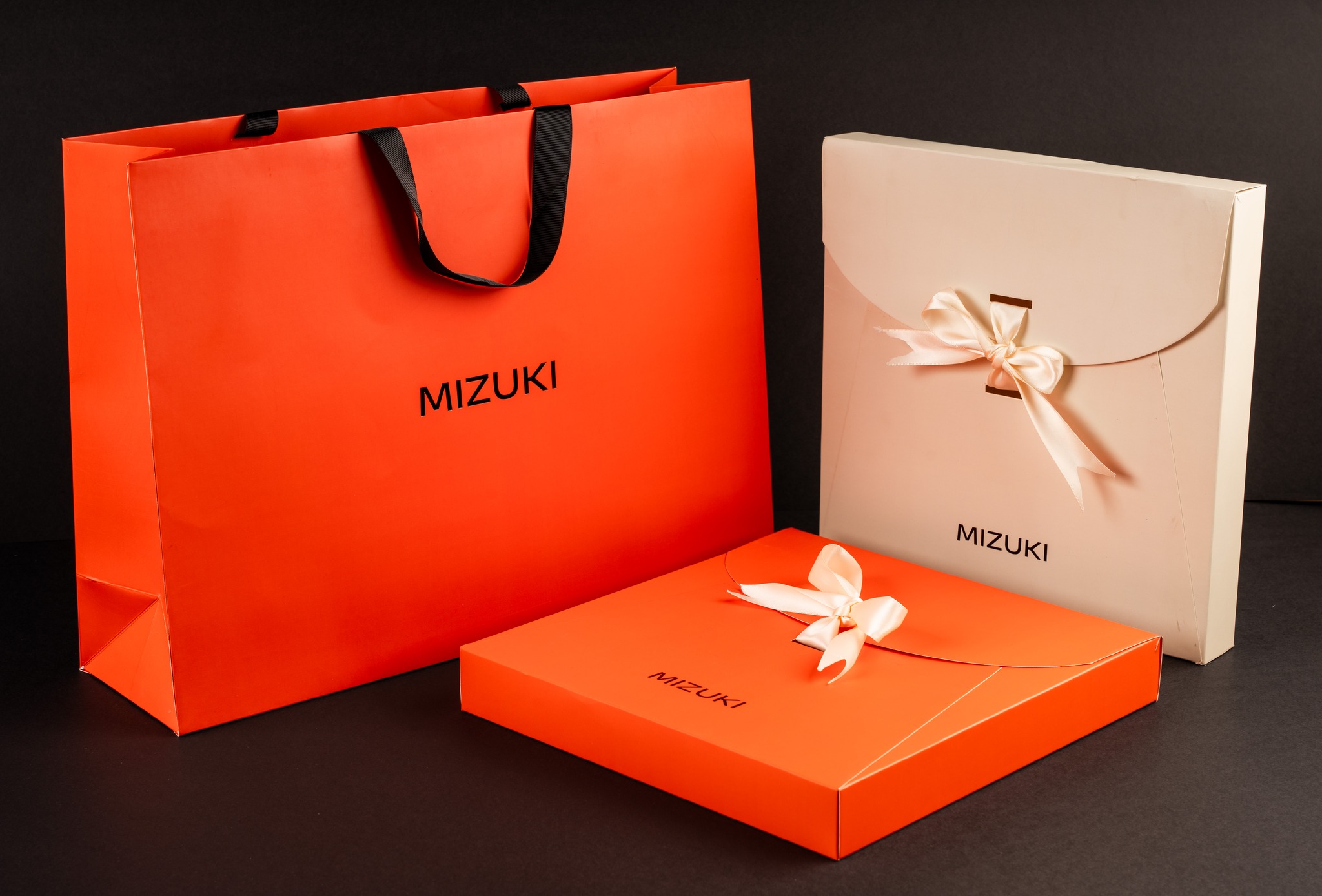 Not just packaging it’s a full brand experience
From idea to reality, every detail matters.
Designed specially for @shop.mizuki
.
photography by @minaashraf_photography