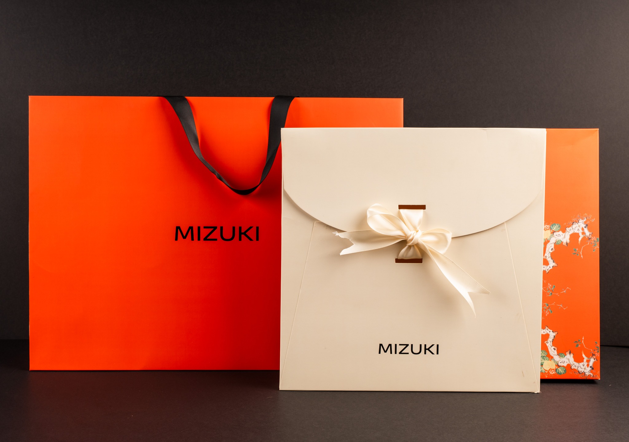 Not just packaging it’s a full brand experience
From idea to reality, every detail matters.
Designed specially for @shop.mizuki
A project by @mwfashionconsultancy
.
photography by @minaashraf_photography