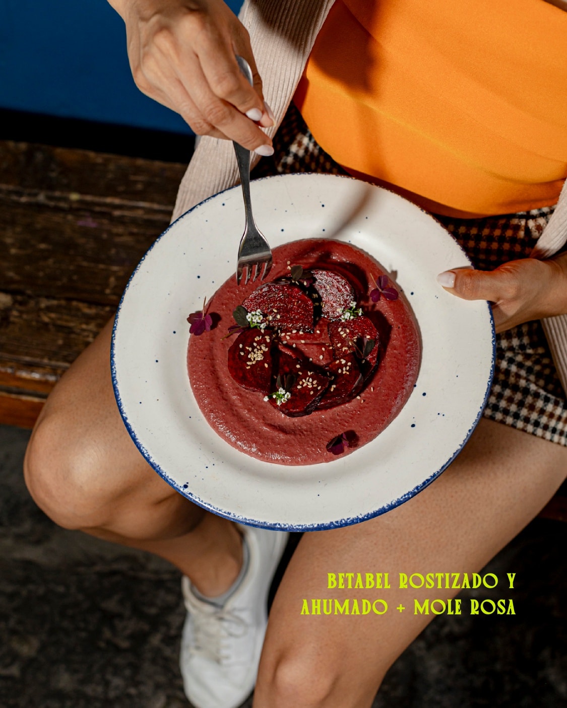 Betabel rostizado con mole rosa. 🥣 Una receta con tradición viva que se transforma sin perder su raíz.