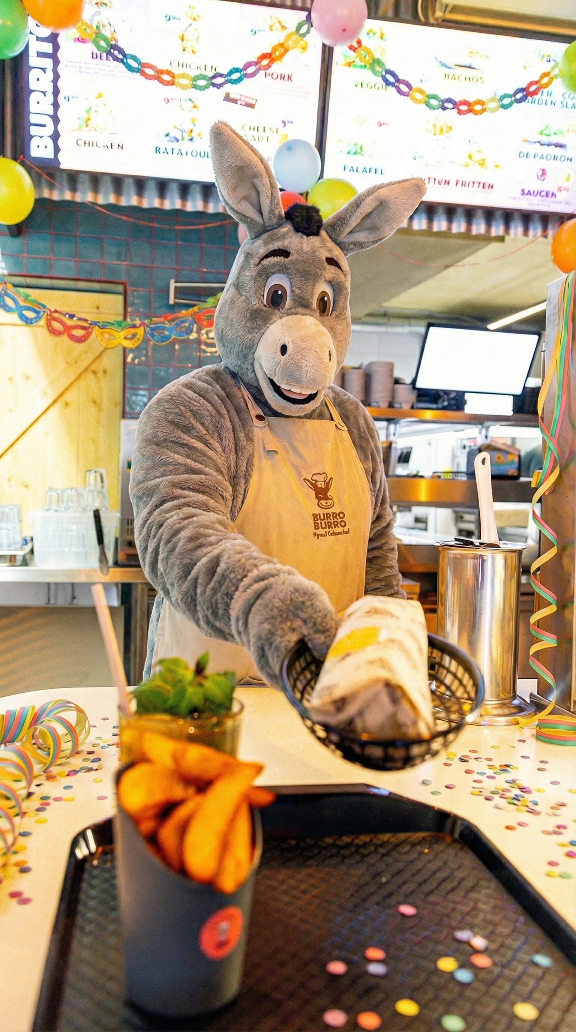 Die 5. Jahreszeit ist da 🎭🥳
Und Burro Burro ist sowas von fasnachtsbereit! Stärke dich vor dem Umzug, feiere nach dem Konfetti-Regen oder gönn dir einfach was richtig Gutes zwischendurch... 🌯🔥
Fasnacht macht hungrig – wir sind ready. Du auch?
#fasnacht #fünftejahreszeit #burroburro #fasnachtsbereit #konfettimodus