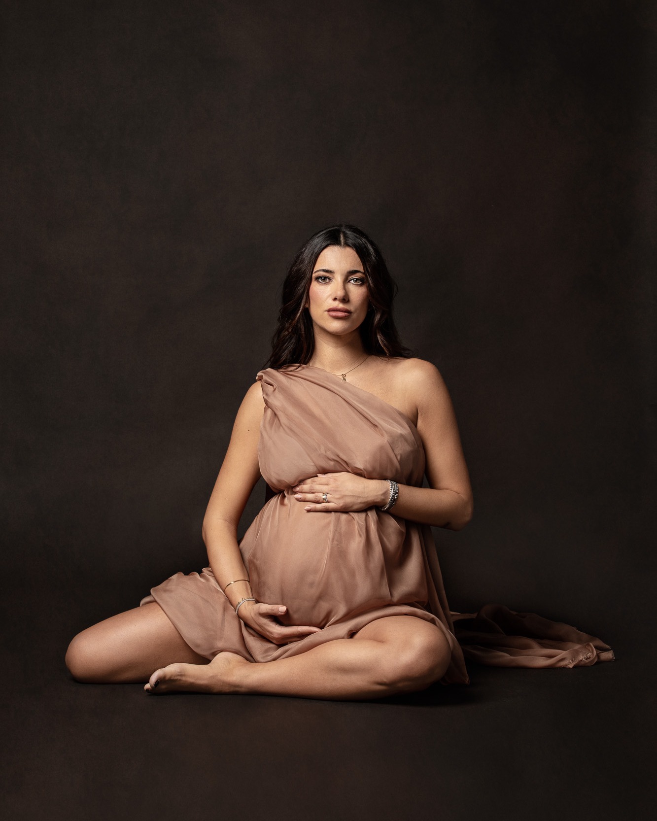 Un’estetica che unisce il glamour contemporaneo ad un’eleganza senza tempo, in cui ogni set è studiato per creare immagini che siano al contempo potenti e delicate, capaci di raccontare e celebrare la gravidanza come un momento di pura bellezza, creazione e forza femminile, in modo autentico e raffinato.
.
📨info@melaniamaffucciphotographer.com
www.melaniamaffucciphotographer.com
.
.
HMUA@giuliagrillini.mua
.
.
Maternity photoshoot experience
Glamour and fashion maternity portrait
Fotografo gravidanza neonati bambini e famiglia Modena
.
#melaniamaffucciphotographer #maternityfashion #maternityphotoshoot #maternityglam #maternityglamour #maternityglam #glammaternity #glamourmaternity #luxuryportraits #luxuryportraitexperience #luxuryportraitphotographer #luxurystudio #luxurymaternity #luxurymaternityphotos #luxurymaternityphotography #luxurymaternityphotographer #fotografomodena #fotografobologna #fotografomaternità #fotografogravidanza #fotografoneonati #fotomaternità #fotografiamaternità #maternità #momtobe