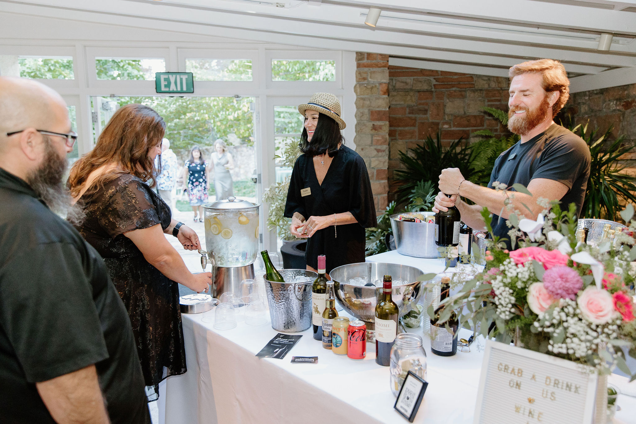 At Memorial House, we work with preferred bar service providers who are truly the best at what they do. @cheersnswizzles consistently delivers exceptional service with a professional, polished touch at every event.
Photographer: @oakleywindphoto
#utahweddings #utahbride #slcbride #slcweddings