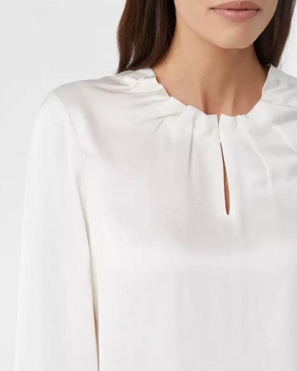 Erum komnar með þessa fallegu blússu í stærðum 34-46 og kostar kr.13.990-🖤