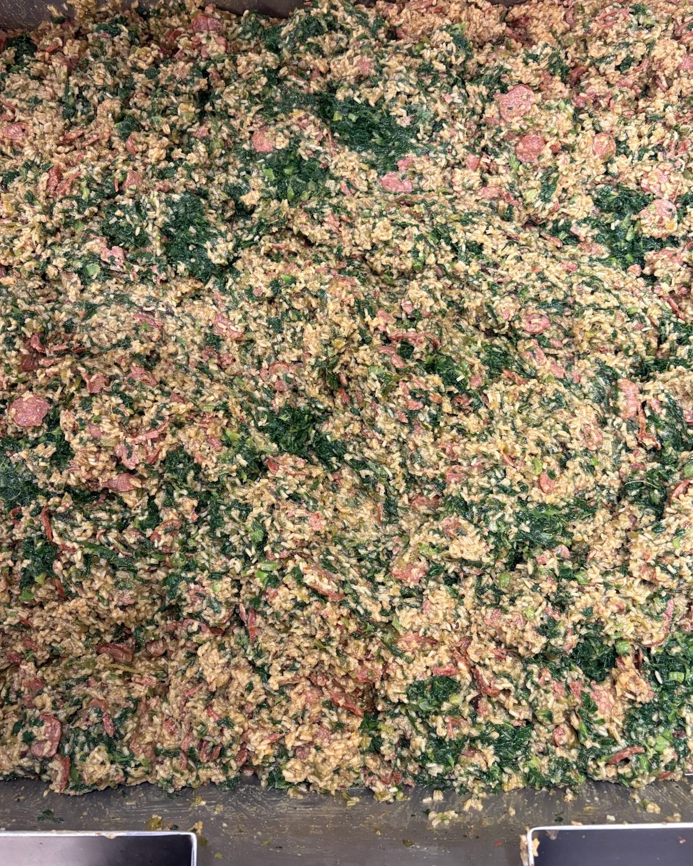 No ingredient is too small to matter. From fresh produce to pantry staples, the food we rescue becomes nourishing meals for our neighbors. With Chef Breaux’s culinary talent and the support of local farms, grocers, food banks, and restaurants, we’re turning surplus into sustenance. Because no good food should go to waste!
#batonrouge #rescuekitchen #threeoclockproject