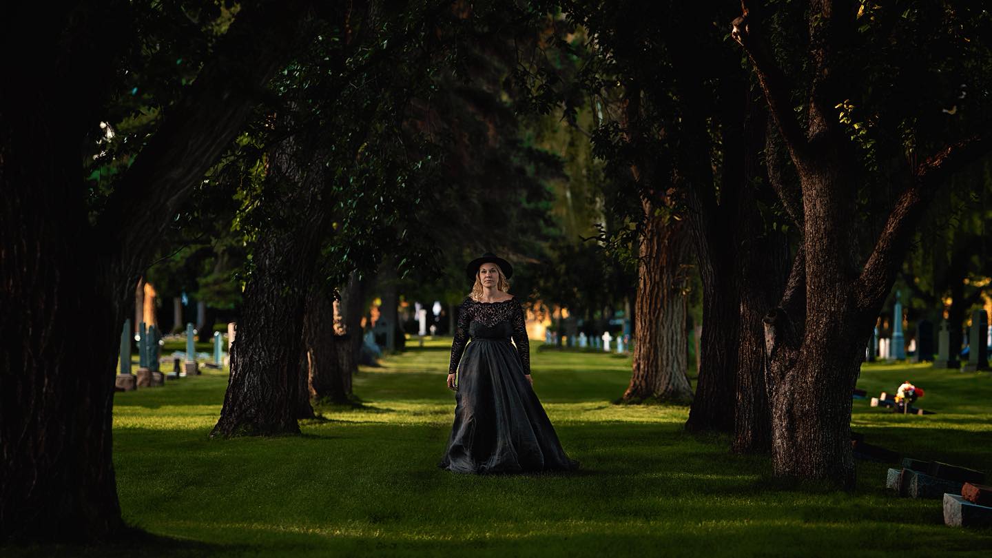 She walks through the quiet with strength in her step and stories in her wake. 🖤
Not every session is about smiles.
Some are about power.
Some are about remembrance.
Some are about reclaiming your own narrative.
There is something beautifully haunting about soft evening light, tall trees, and a dress that moves like poetry.
This is art.
This is emotion.
This is storytelling.
— Megan Kelsey Photography
#MeganKelseyPhotography #LethbridgePhotographer #SouthernAlbertaPhotographer #MoodyPortraits #DarkAndMoody #WomenInArt #StorytellingPhotography #EmpoweredWomen #FineArtPortrait #CinematicPhotography #CreativePortrait #AlbertaPhotographer #TravellingDressProject #VisualStorytelling
