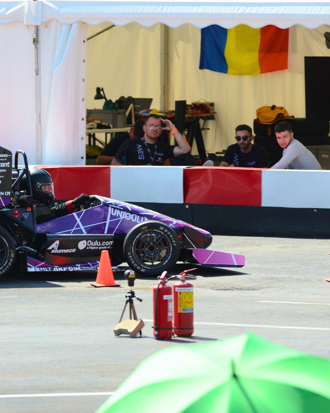 that hand on the head speaks volumes
.
.
.
#fsbalkans #formulastudent
