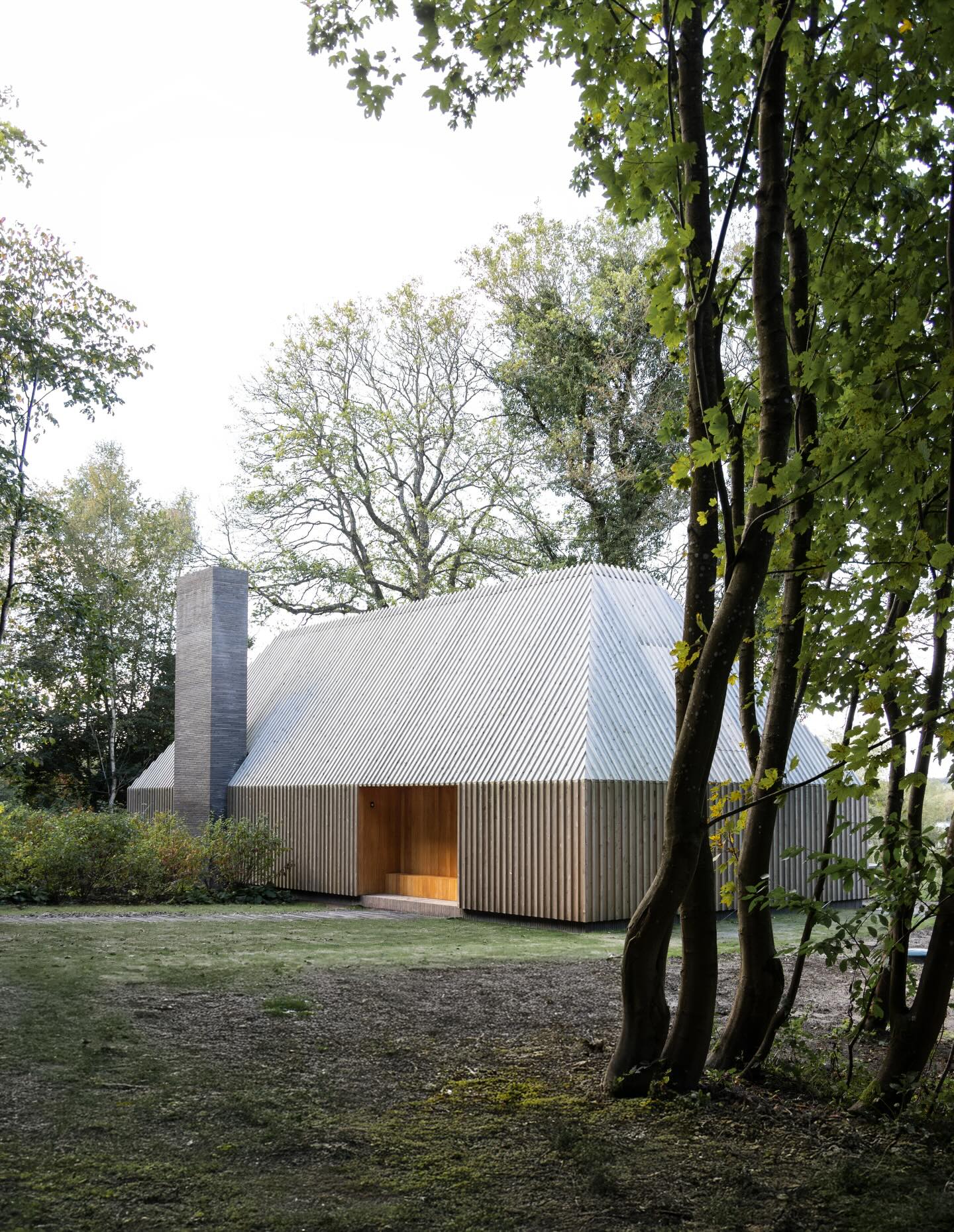 Inspiration- Architecture
Architecture by Marshall Blecher - collaboration with Jan Henrik Jansen Arkitekter
📸 Photos by @andrea.gatzke
.
.
.
.
.
Les inspirations qui nous émerveillent:
#johnpawson #miesvanderrohe #richardneutra #peterzumthor #marcelbreuer
#airesmateus #linabobardi #lecorbusier #louiskahn #alvarosiza
#minimalarchitecture #modernarchitecture #modernism #modernistarchitecture
#brutalism #contemporaryarchitecture #minimalistdesign
#architecturalphotography #designinspiration
#architecture #instaarchitecture #archilovers
#architecturefrance #architectureparis