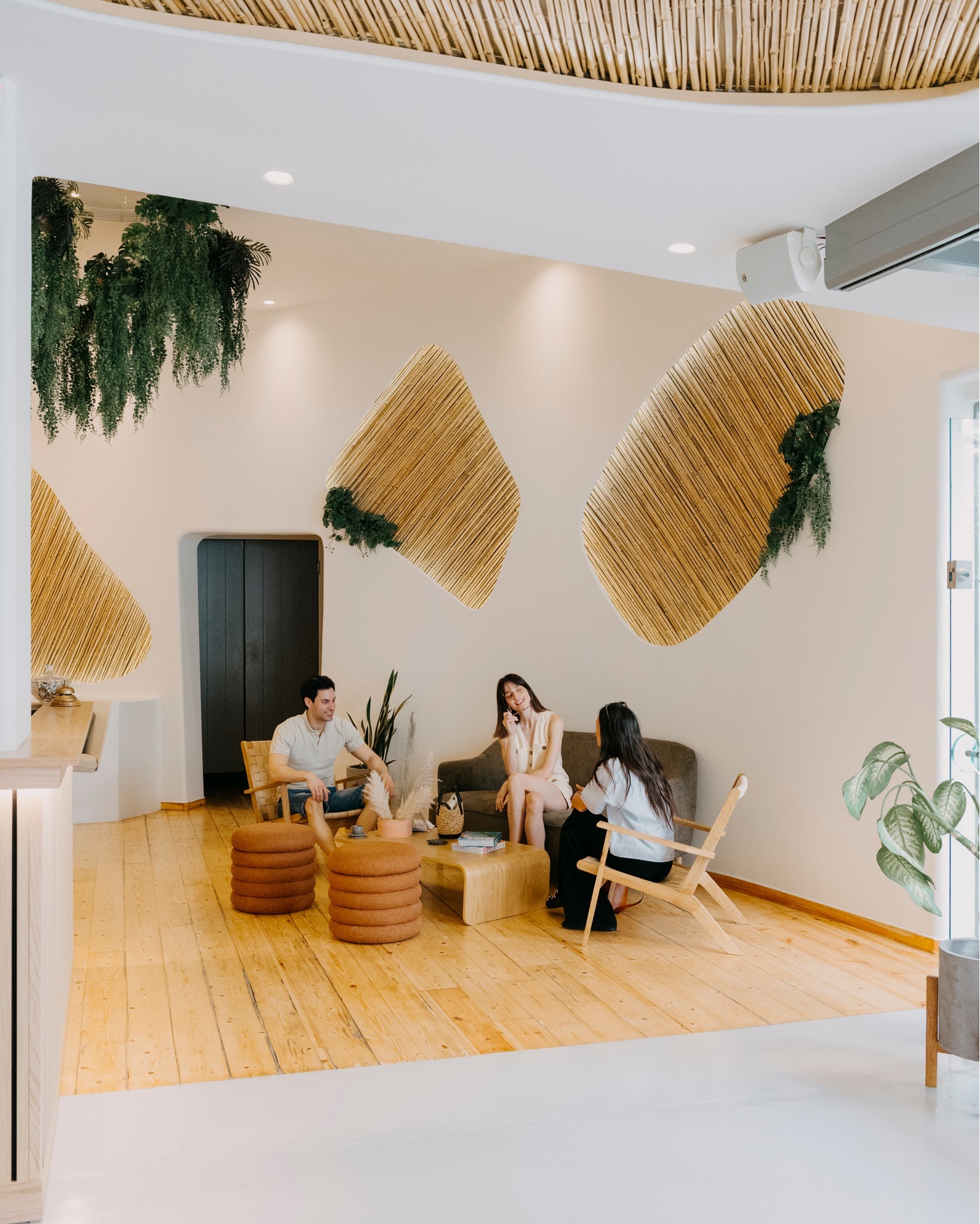 Traveling with friends in Athens or meeting new people here during your stay? Either way, the mood matters🍃
At Arcade Hotel, the atmosphere has positive vibes, so you can enjoy your days in Athens to the fullest.
📸 @marizacaps
#athenshotel #athenstrip #athensgreece