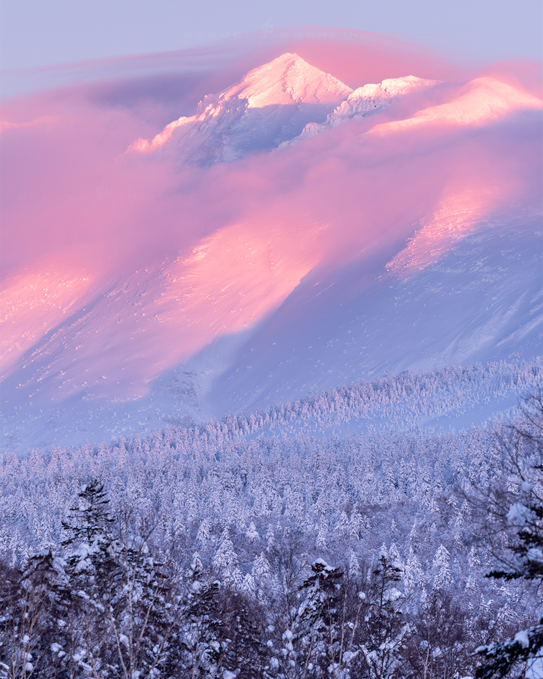 Winter Blush
•
The light changed in a matter of minutes. One moment everything was blue and cold, and then the summit caught that soft pink glow, almost unreal against the snow. The clouds drifted slowly across the ridge, and the whole mountain felt alive without moving at all. Standing there, watching winter turn gentle for a few seconds, made the wait completely worth it 🌅❄️
•
Swipe ➡️ for the print version!
•
@nikonasia #sigma 100-400mm F5-6.3 DG DN OS | Contemporary
•
ISO 100 | f/7.1 | 1/60s
•
#raw_japan #tokyocameraclub #sorakataphoto #raw_community_member #japan_photo_hub #jgrv_member #1x_japan #zcreators #nikoncreators #nikoncreators_2024color #photo_jpn #total_japan_member #ptk_love #photo_shorttrip #wu_japan #japantravelgallery #photo_travelers #lovers_nippon #visitjapanjp #colore_de_saison #白ひげの滝 #美瑛 #北海道